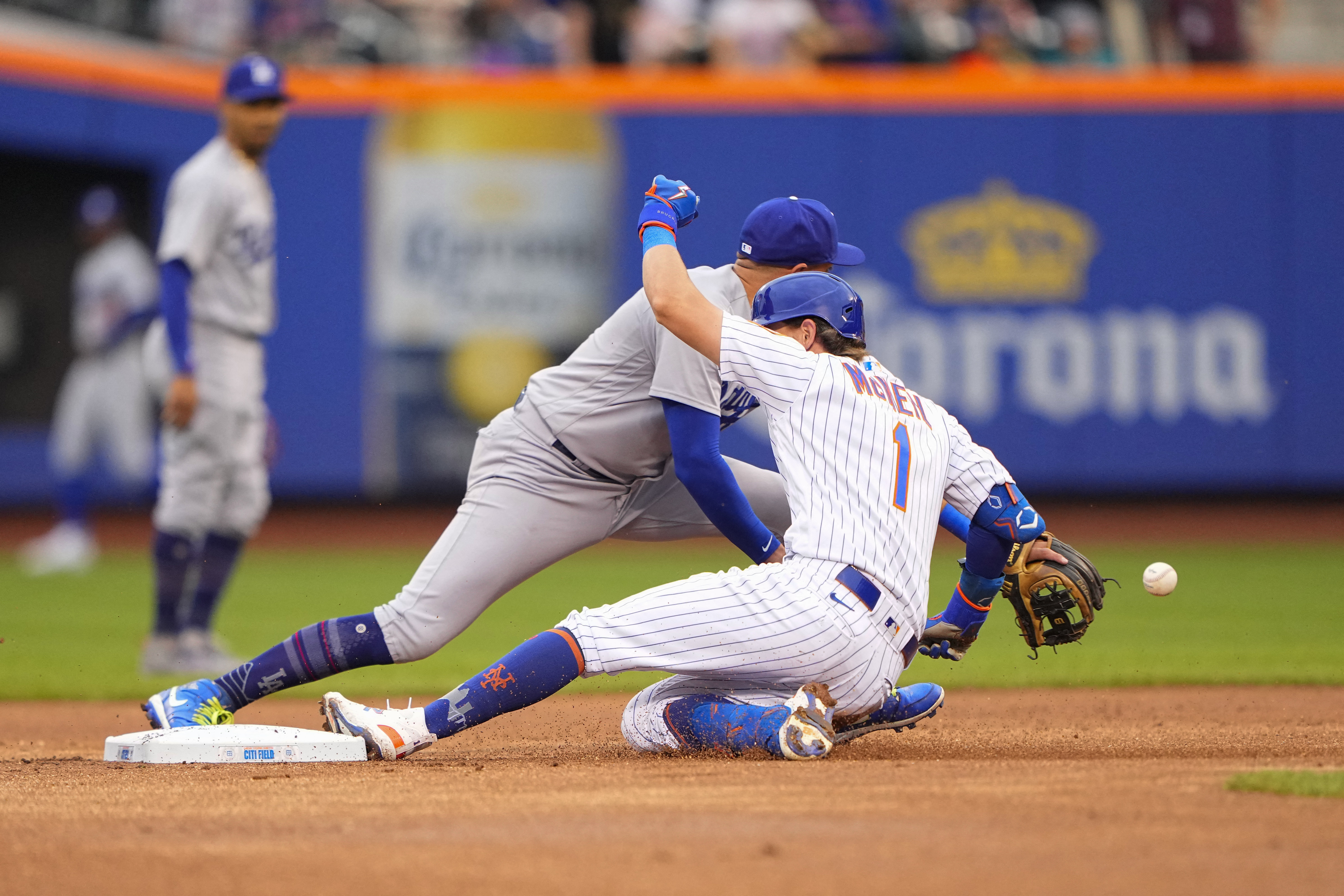 Mets snap skid with 10-inning win over Dodgers