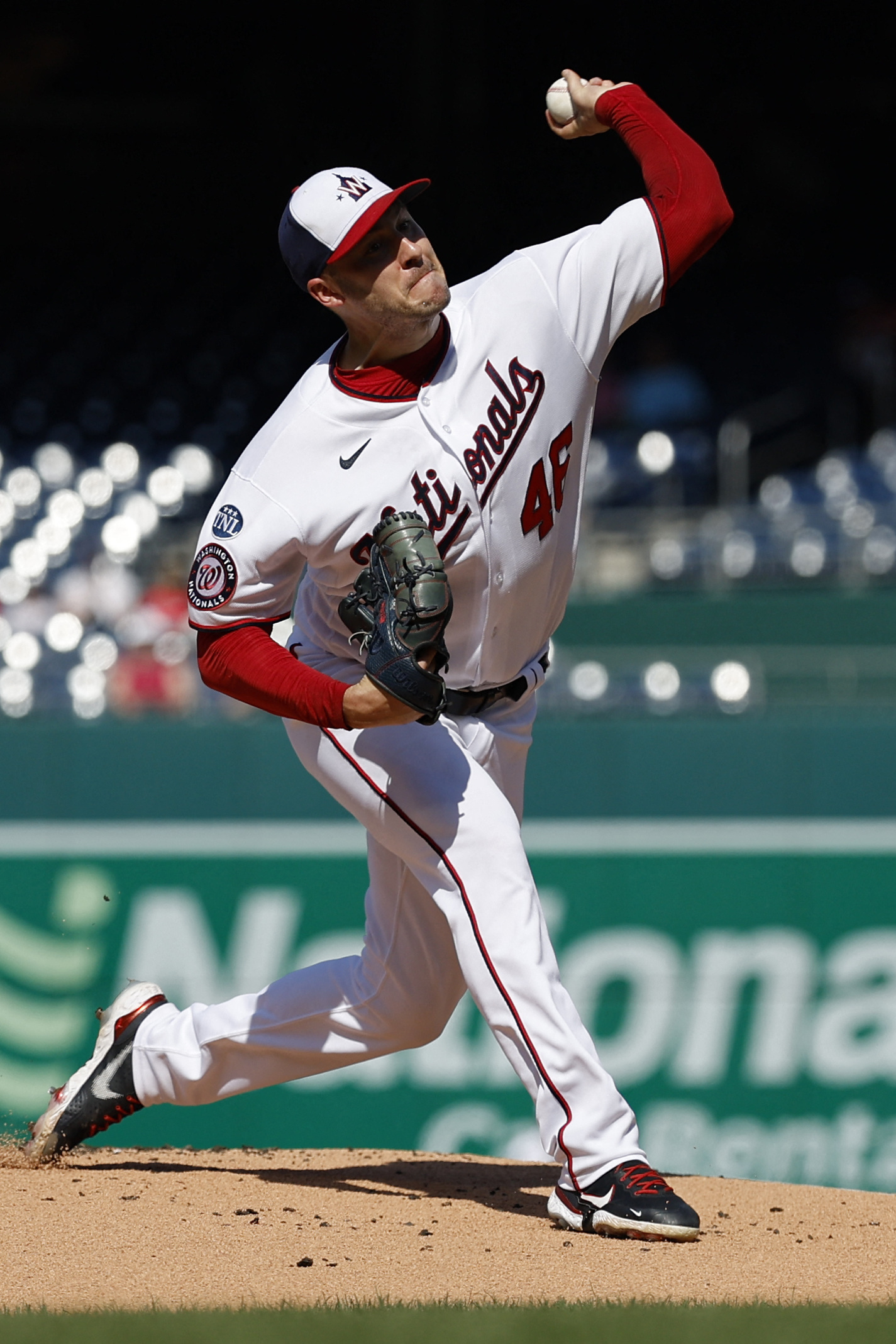 Nationals get clutch hits, hold off Red Sox
