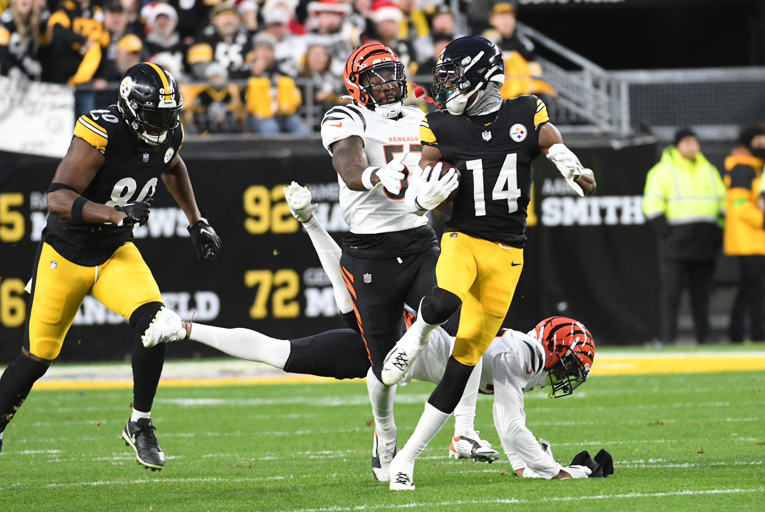 Steelers use big plays to bury Bengals | Reuters