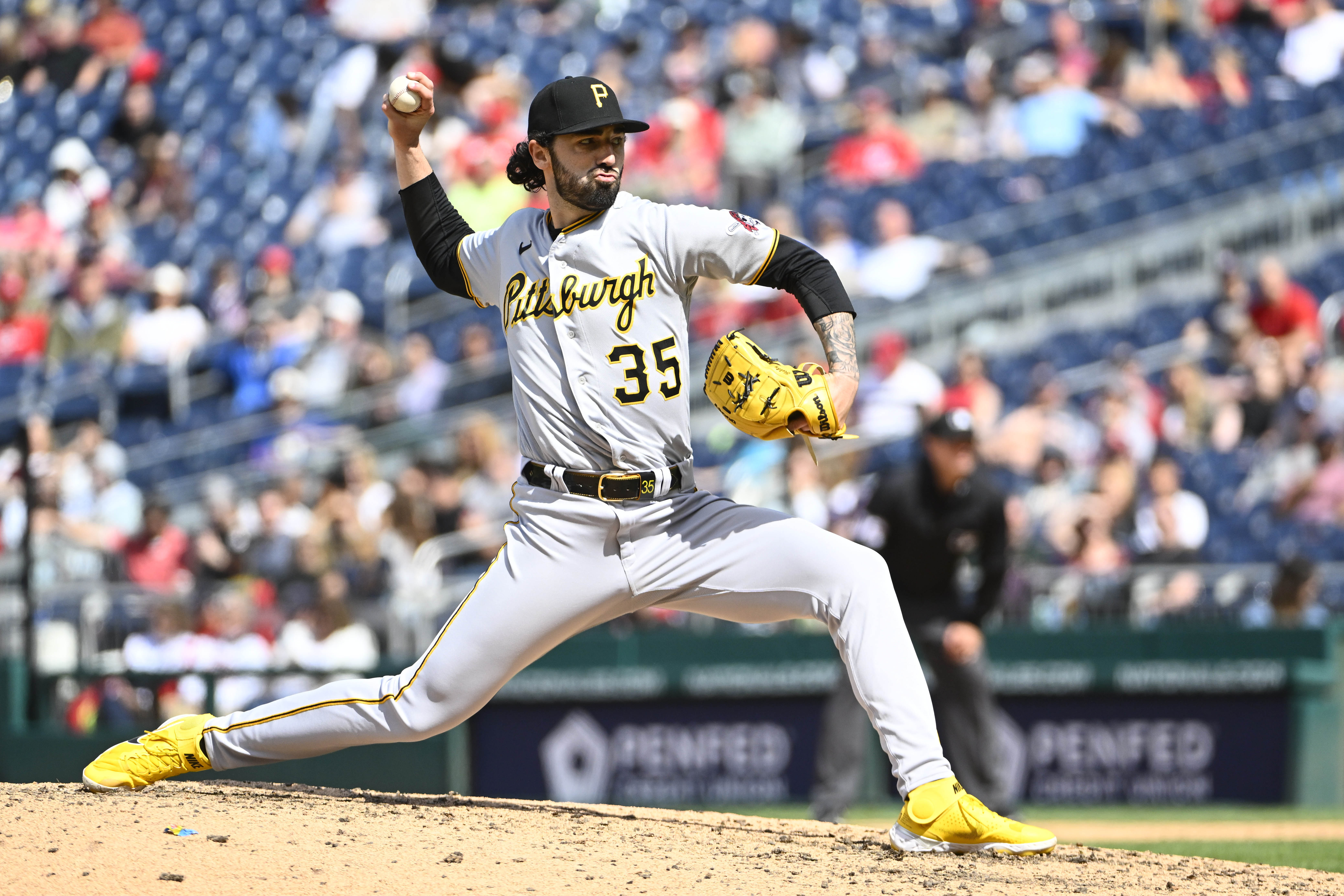 Miguel Andujar's blast lifts Pirates over Nationals in Game 1