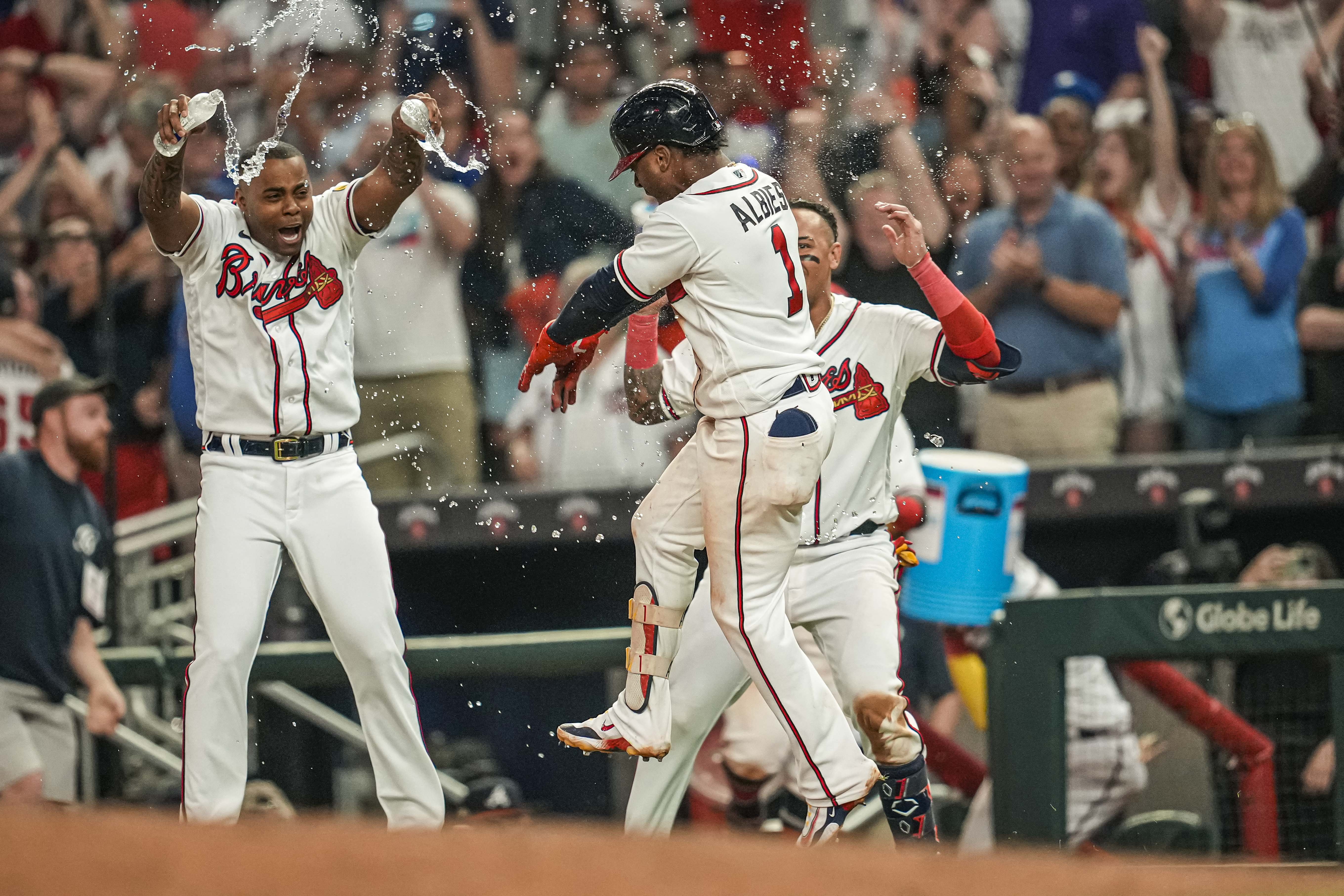 MLB roundup: Braves win 12th straight but lose Ozzie Albies