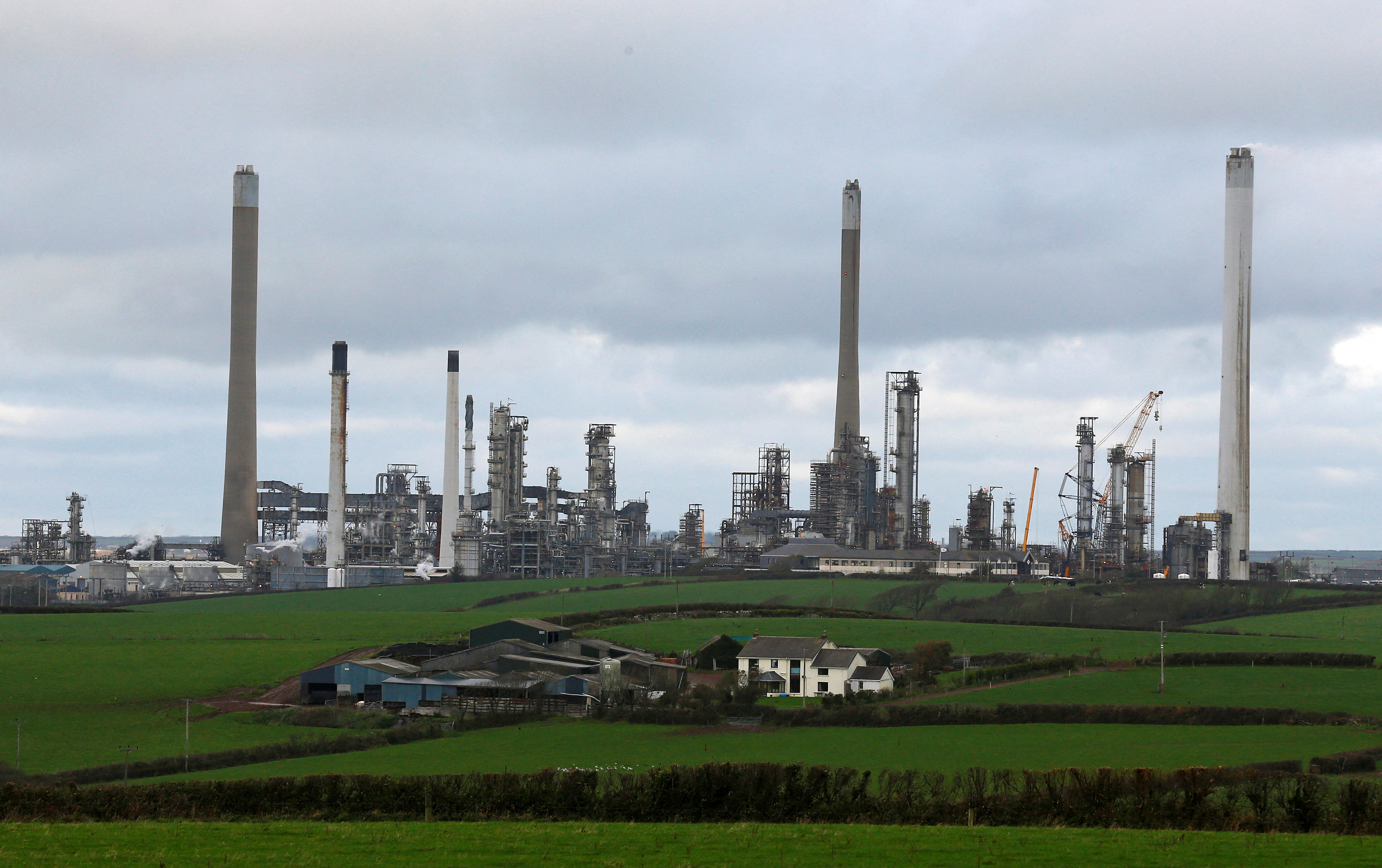 Strike delays distribution from Valero’s Pembroke oil refinery | Reuters