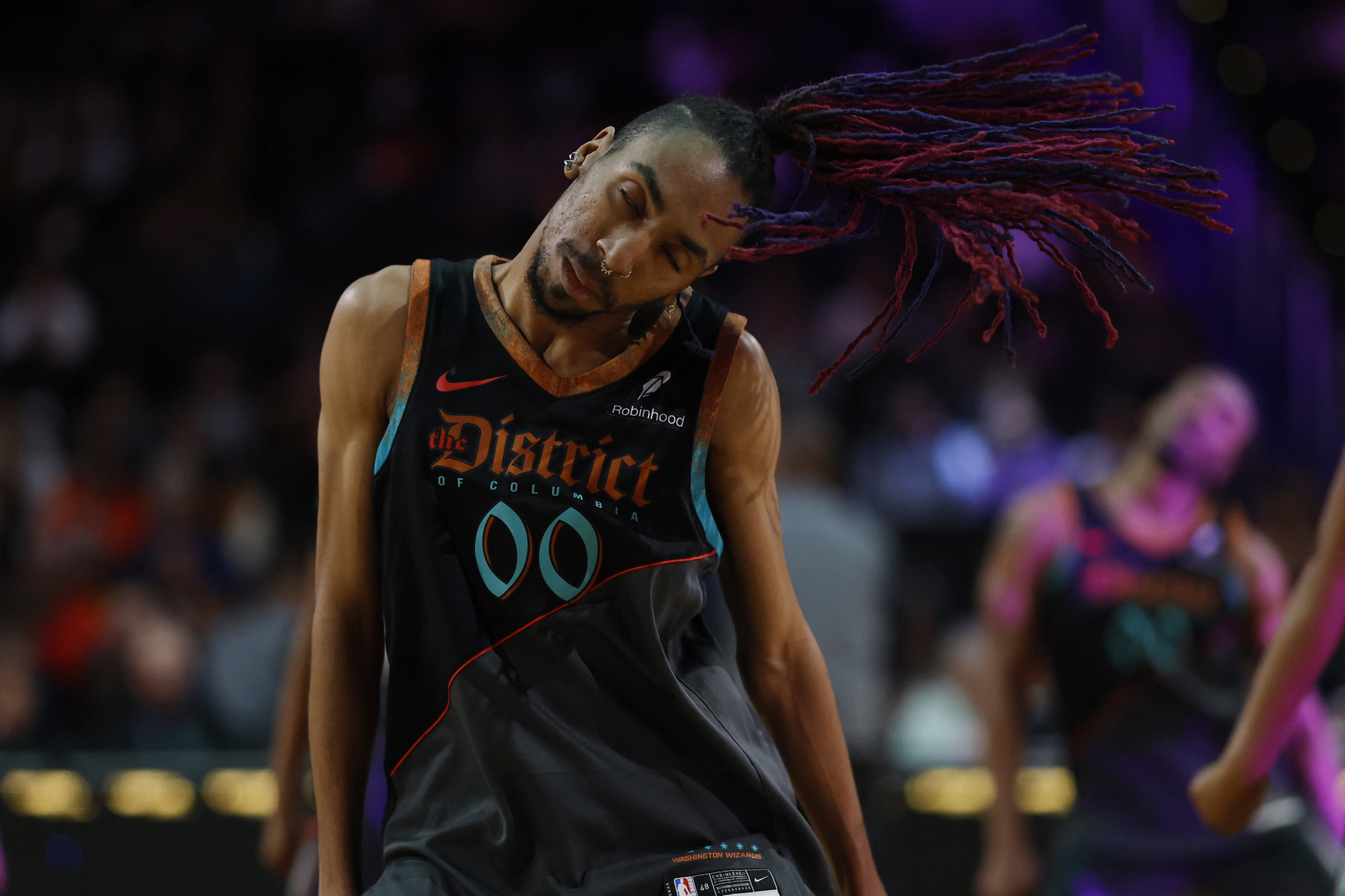 deandre ayton basketball shoes