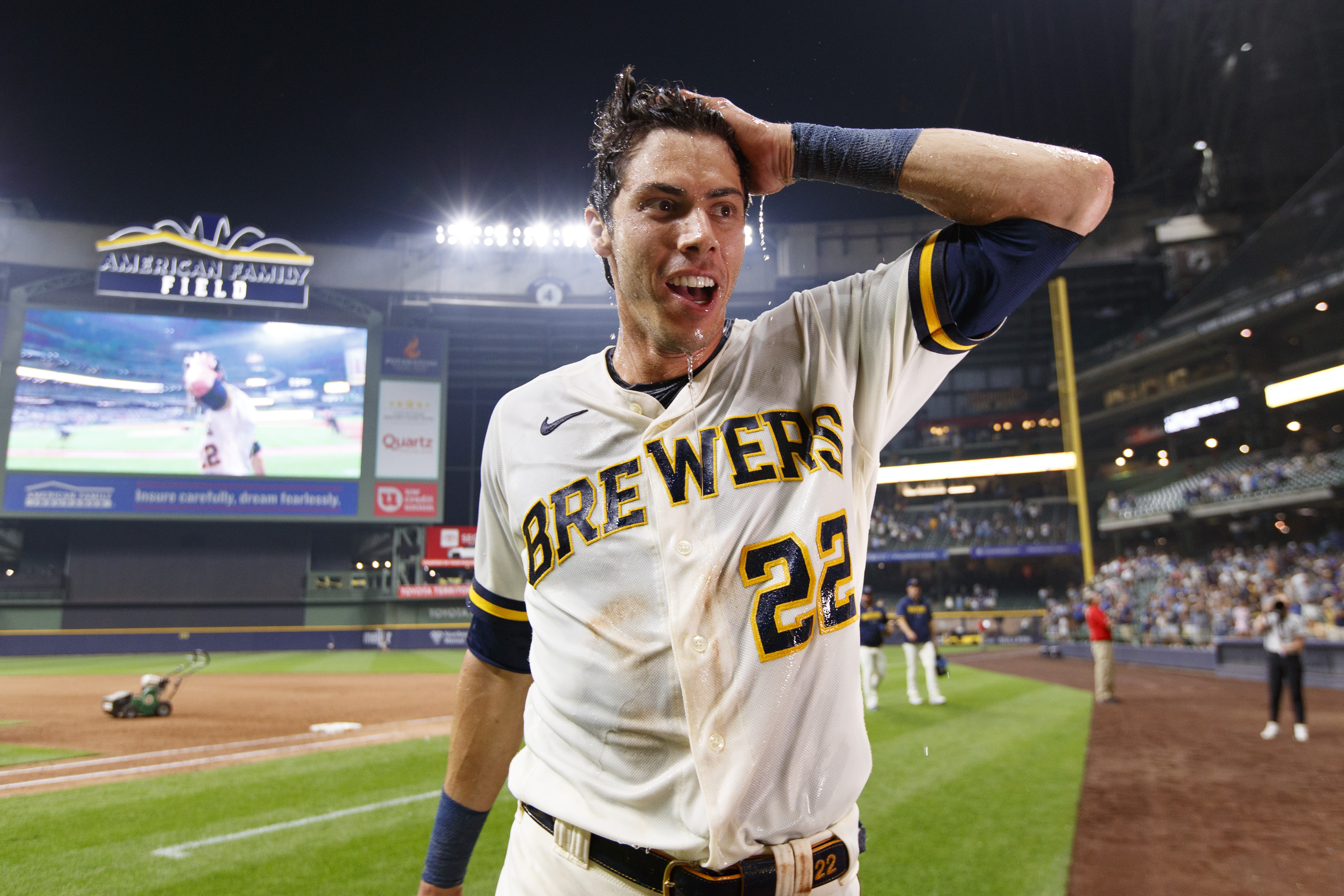 Brewers shut out Reds for 3rd straight game, take sole NL Central lead with  3-0 win - ABC News