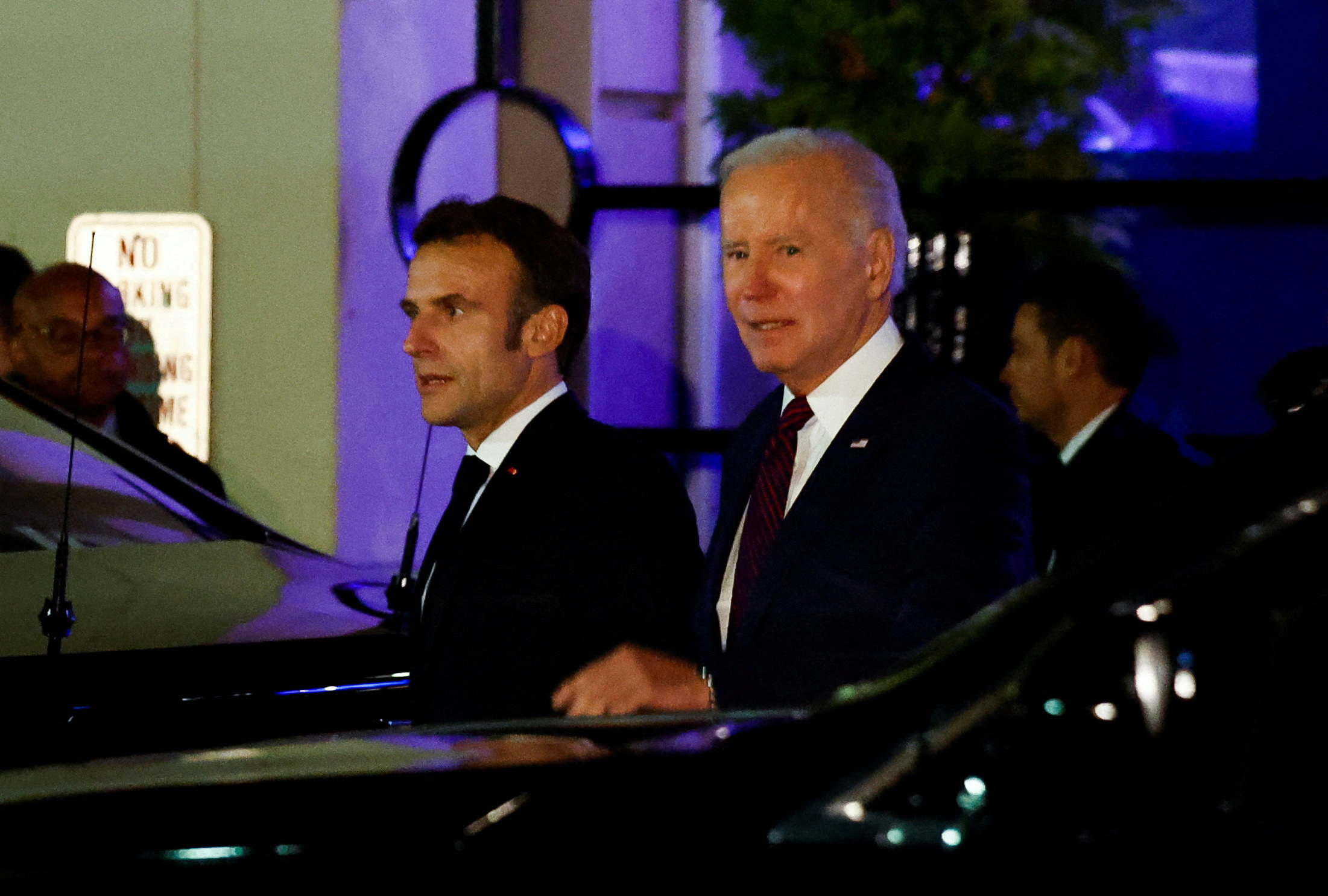 Il presidente degli Stati Uniti Joe Biden e il presidente francese Emmanuel Macron cenano al ristorante Viola Marie