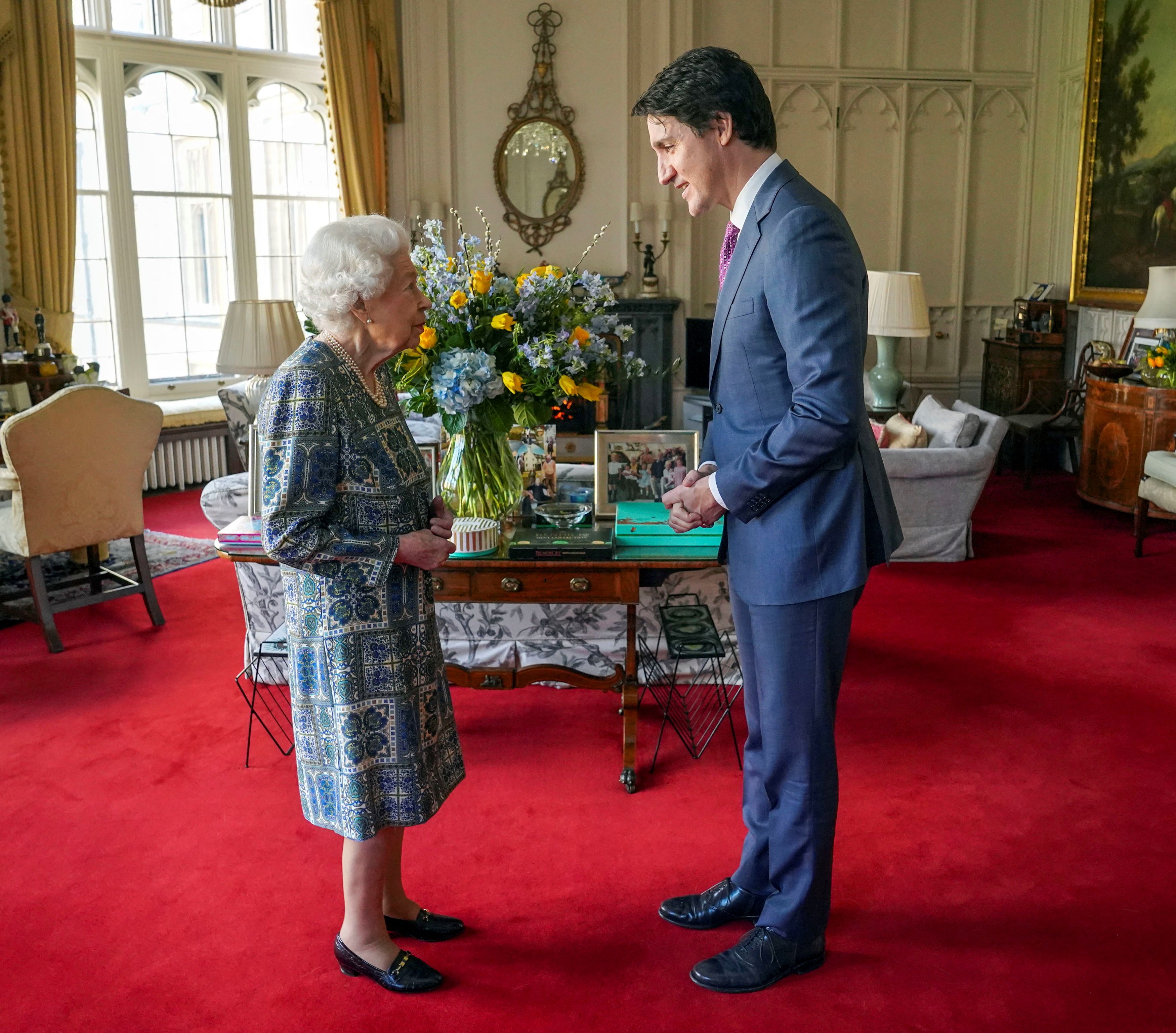 Queen meets Canadian PM in first inperson meeting since catching COVID