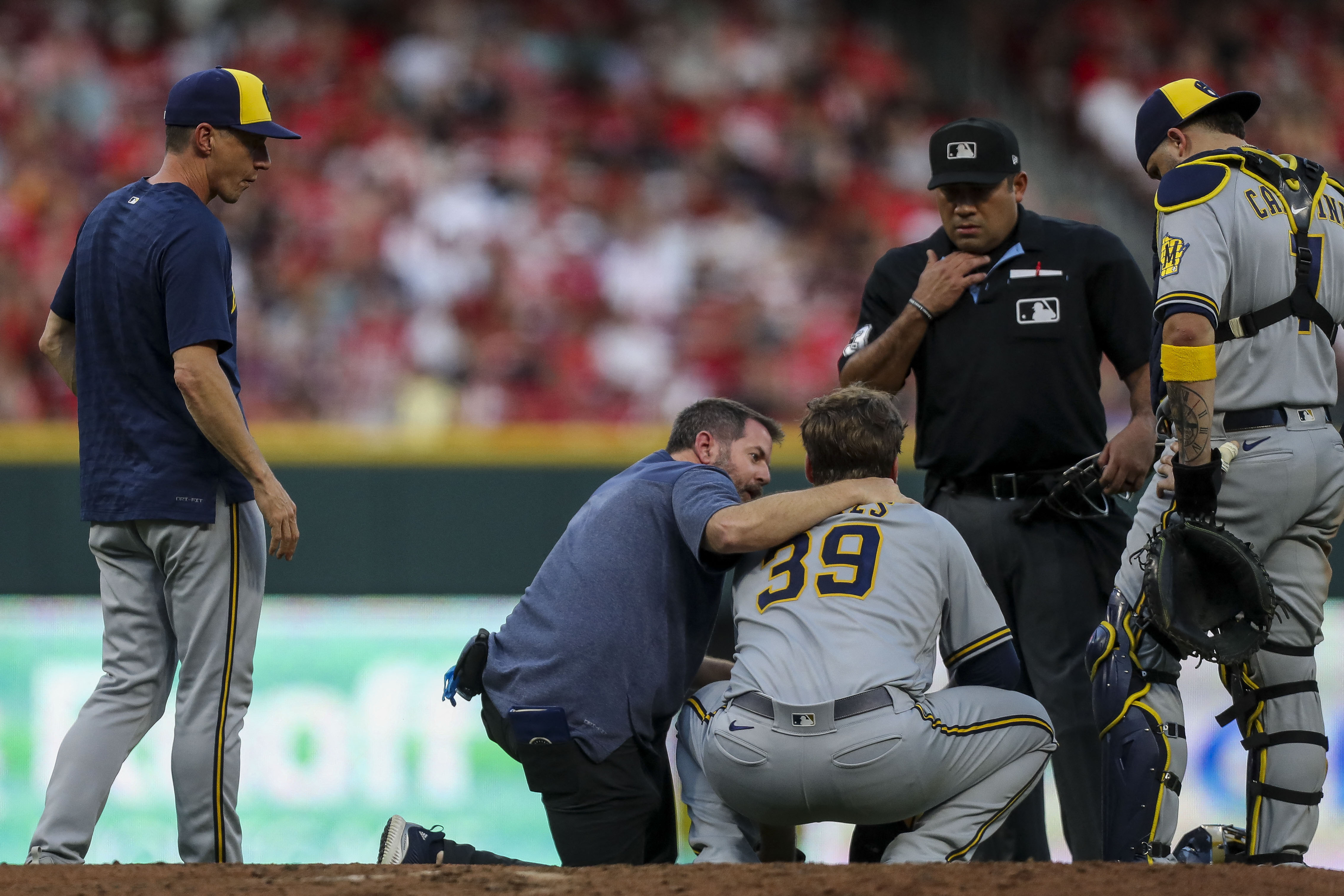 Brewers' Burnes nearly faints in sweltering heat, fans 13 in 1-0 win over  Reds – KGET 17