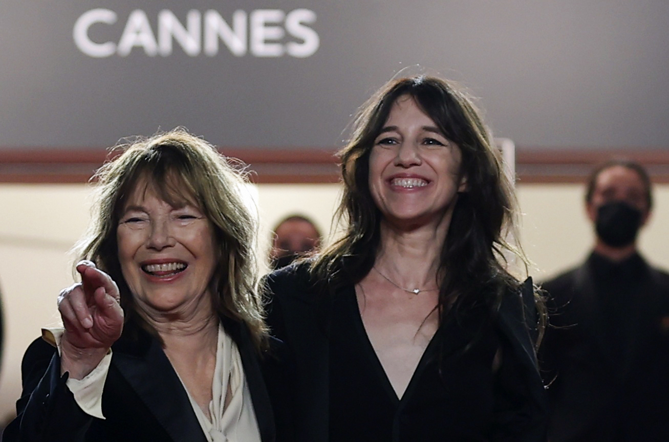 Specificitet Tropisk Pløje Charlotte Gainsbourg confronts showbiz lineage in intimate documentary |  Reuters