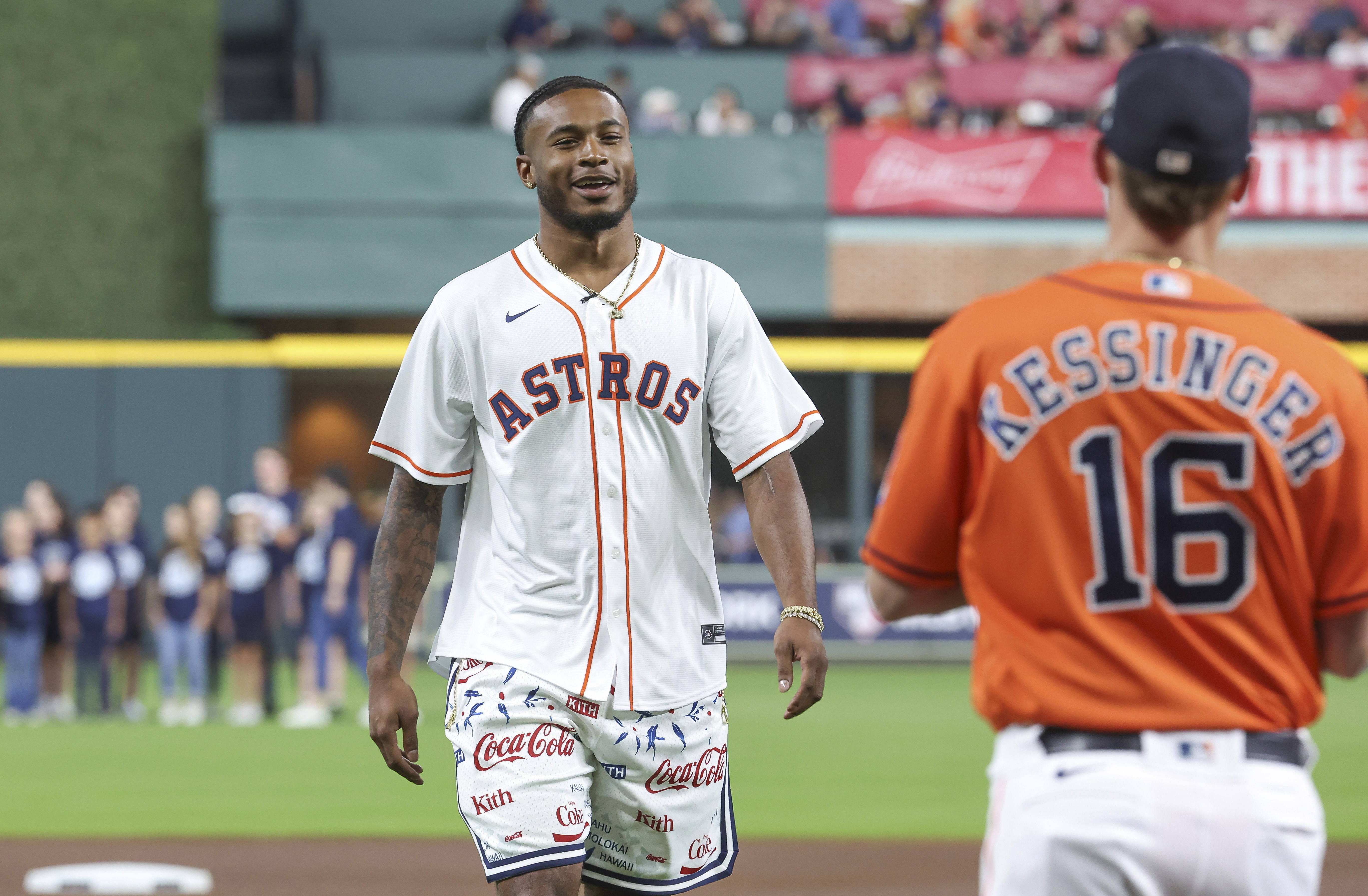 The Astros win 7-5 over the spiraling Angels