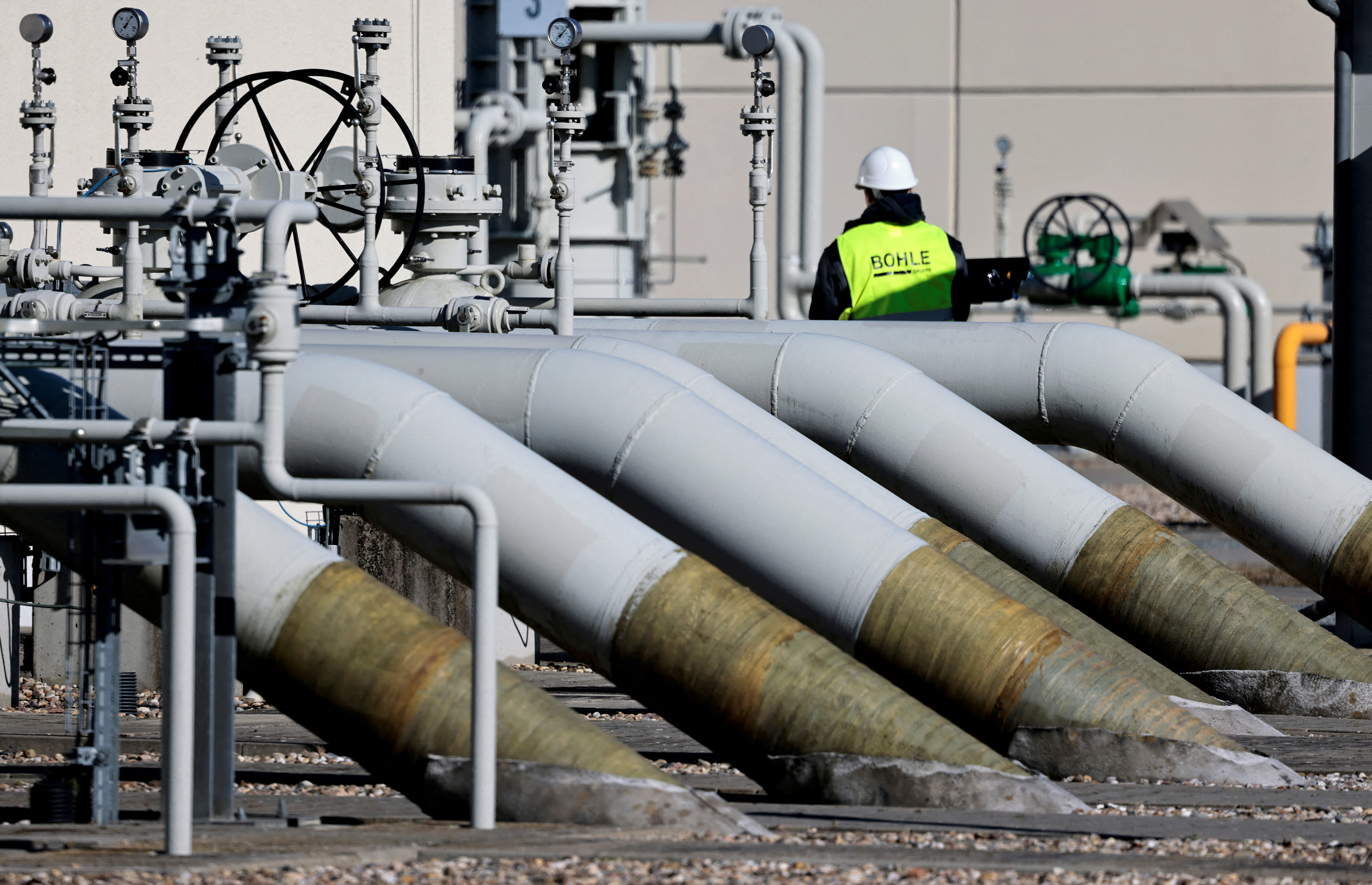 Pipes in gas pipeline landing facilities 