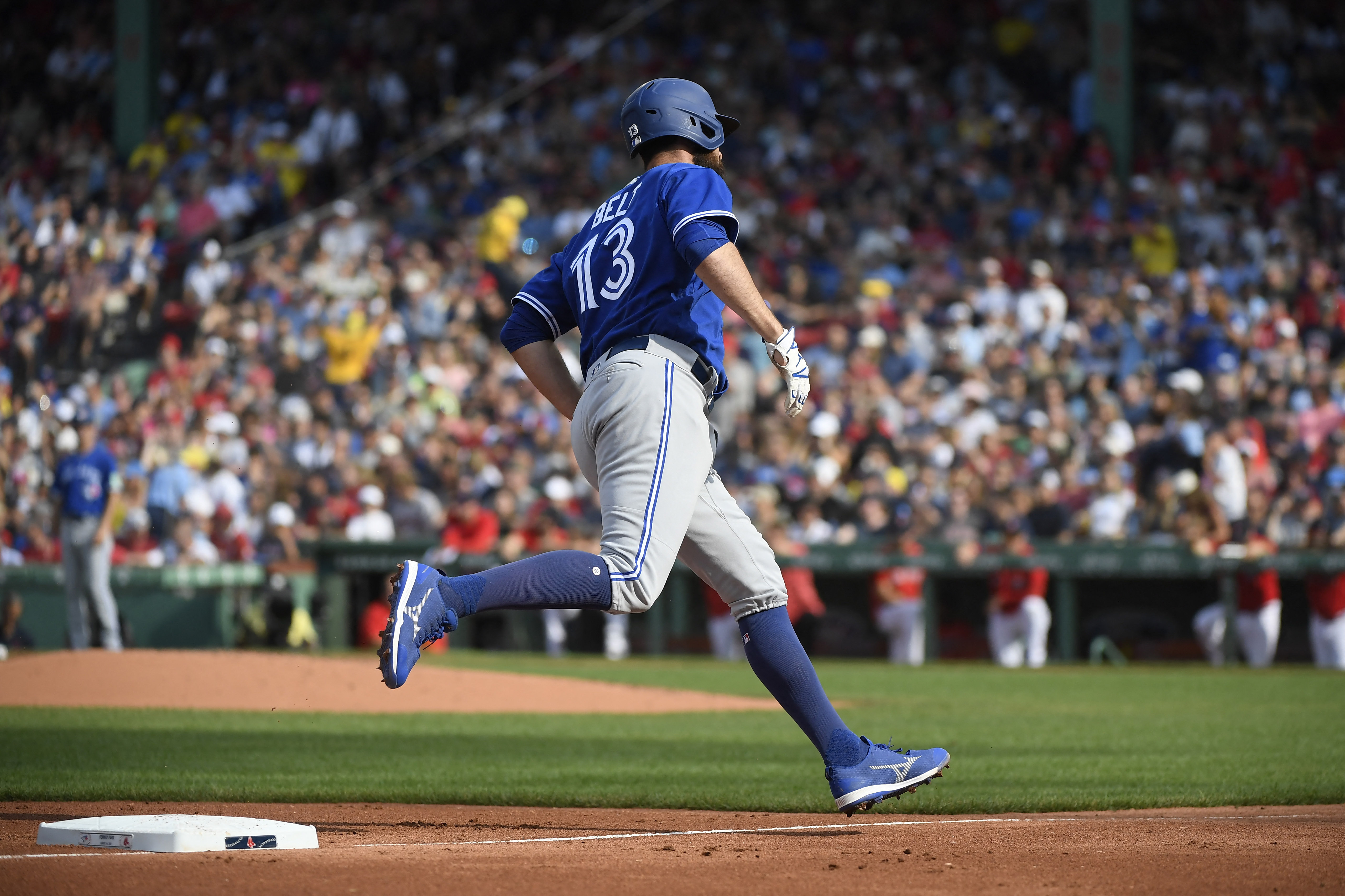 Brandon Belt helps Blue Jays nip Red Sox