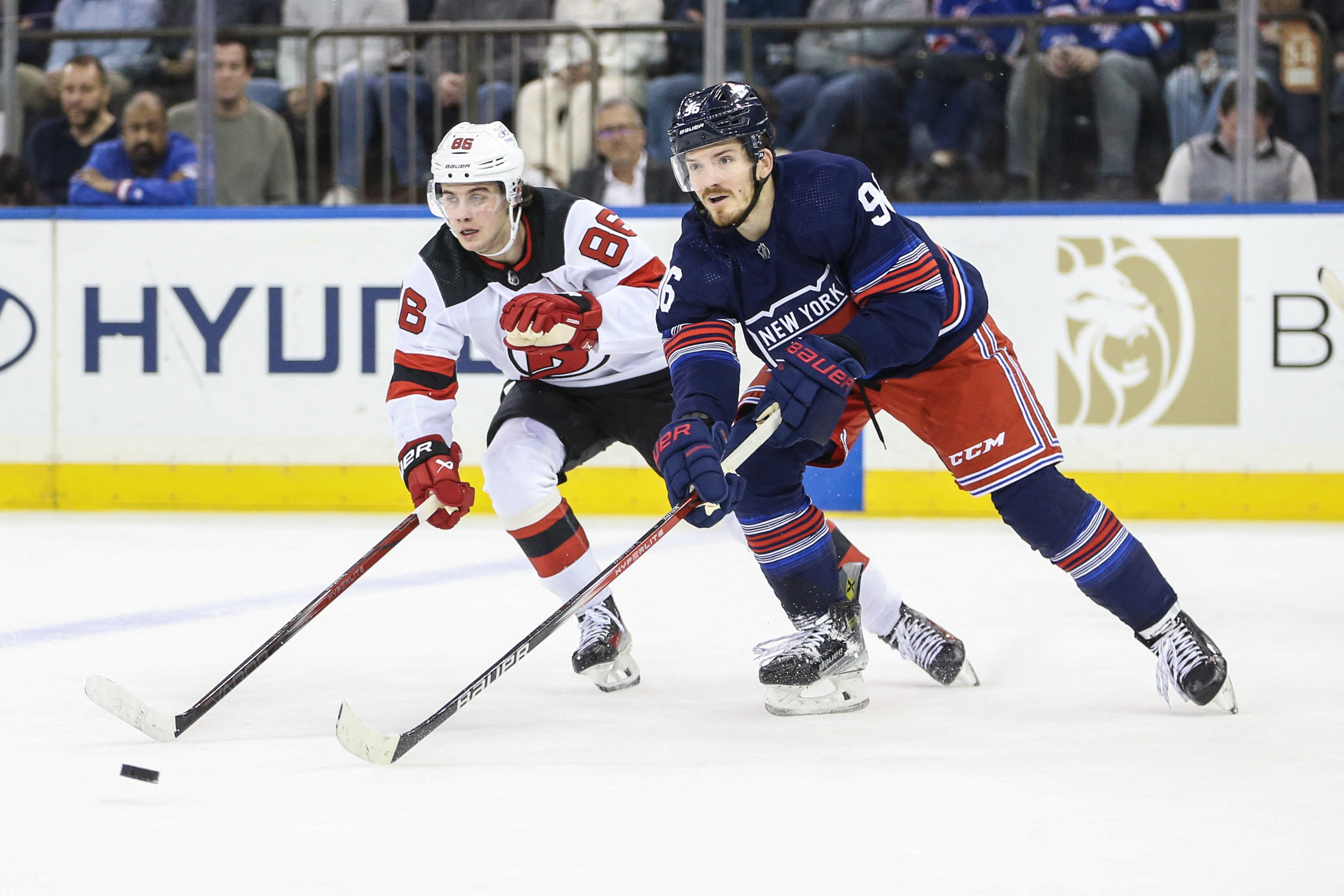 Chris Kreider scores winner as Rangers top Devils in a fight-fest | Reuters