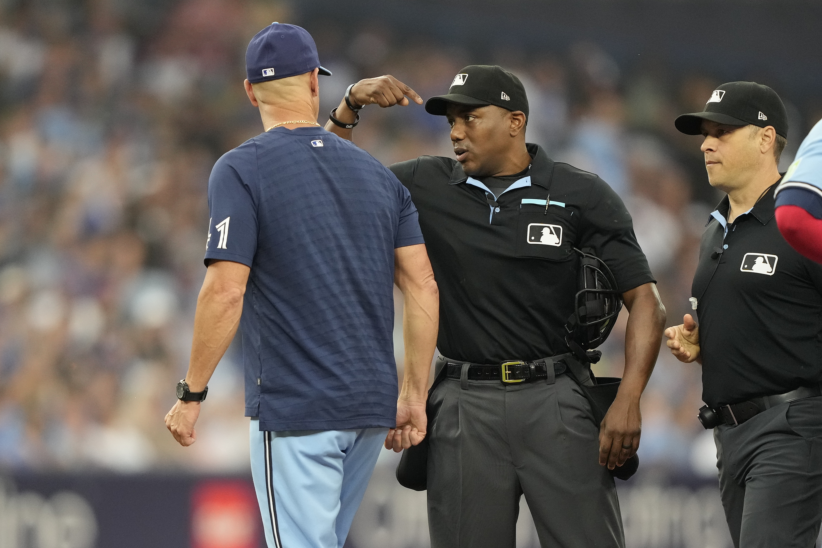 Juan Soto, Padres pummel Blue Jays