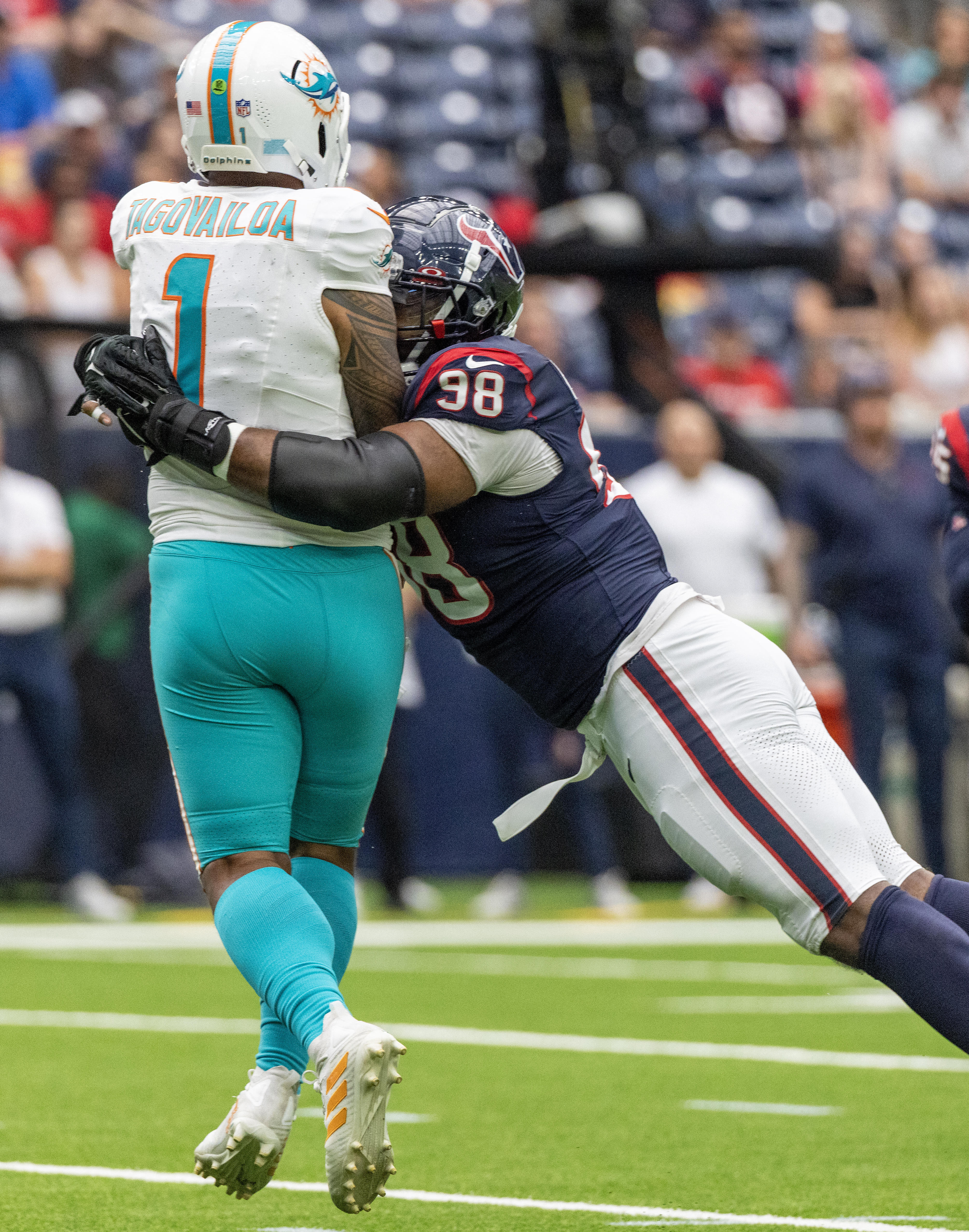 Miami. FL USA; Miami Dolphins quarterback Skylar Thompson (19) drops back  and looks for an open receiver during an NFL game against the Houston Texan  Stock Photo - Alamy