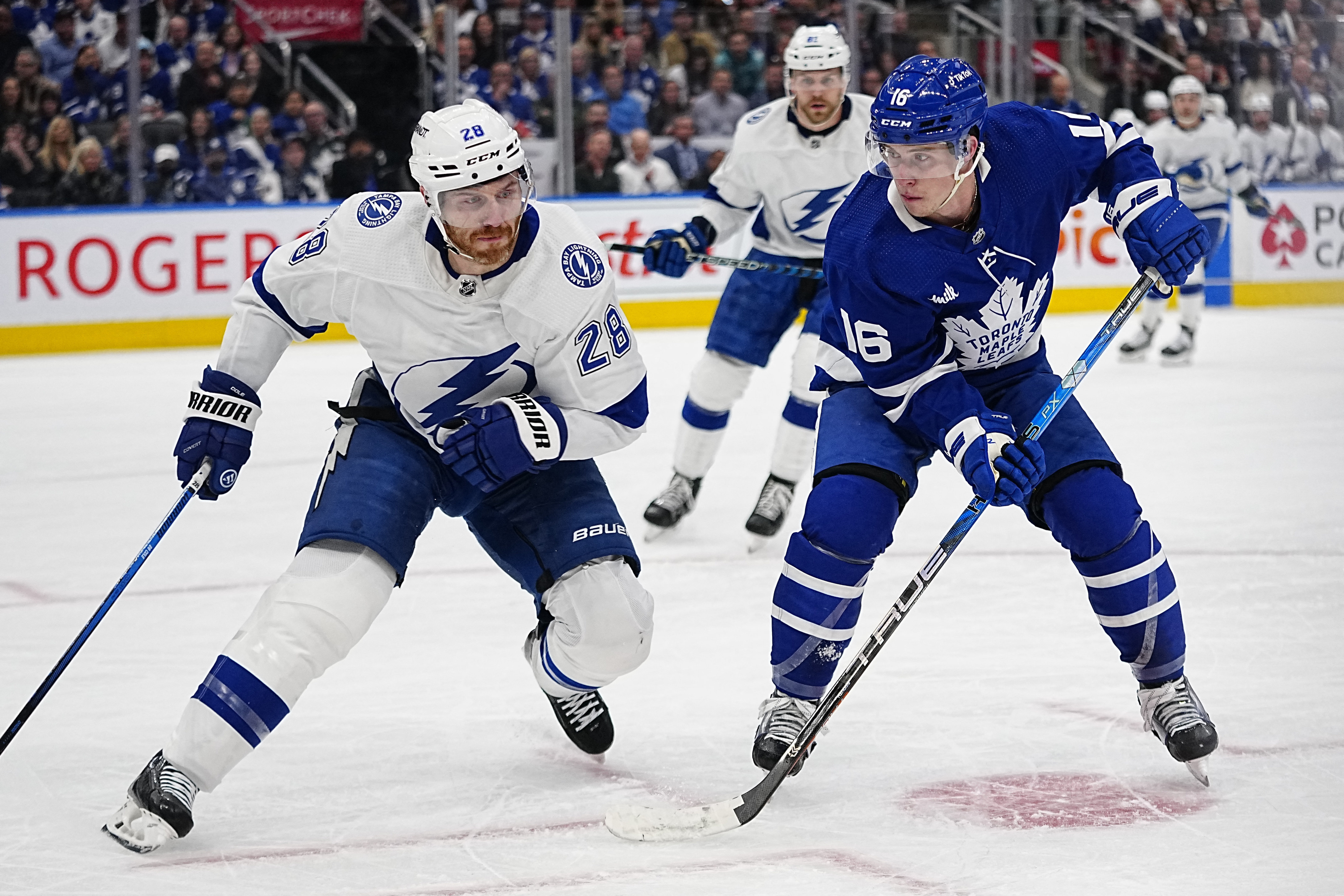 Lightning strike to shock Leafs in Stanley Cup opener | Reuters