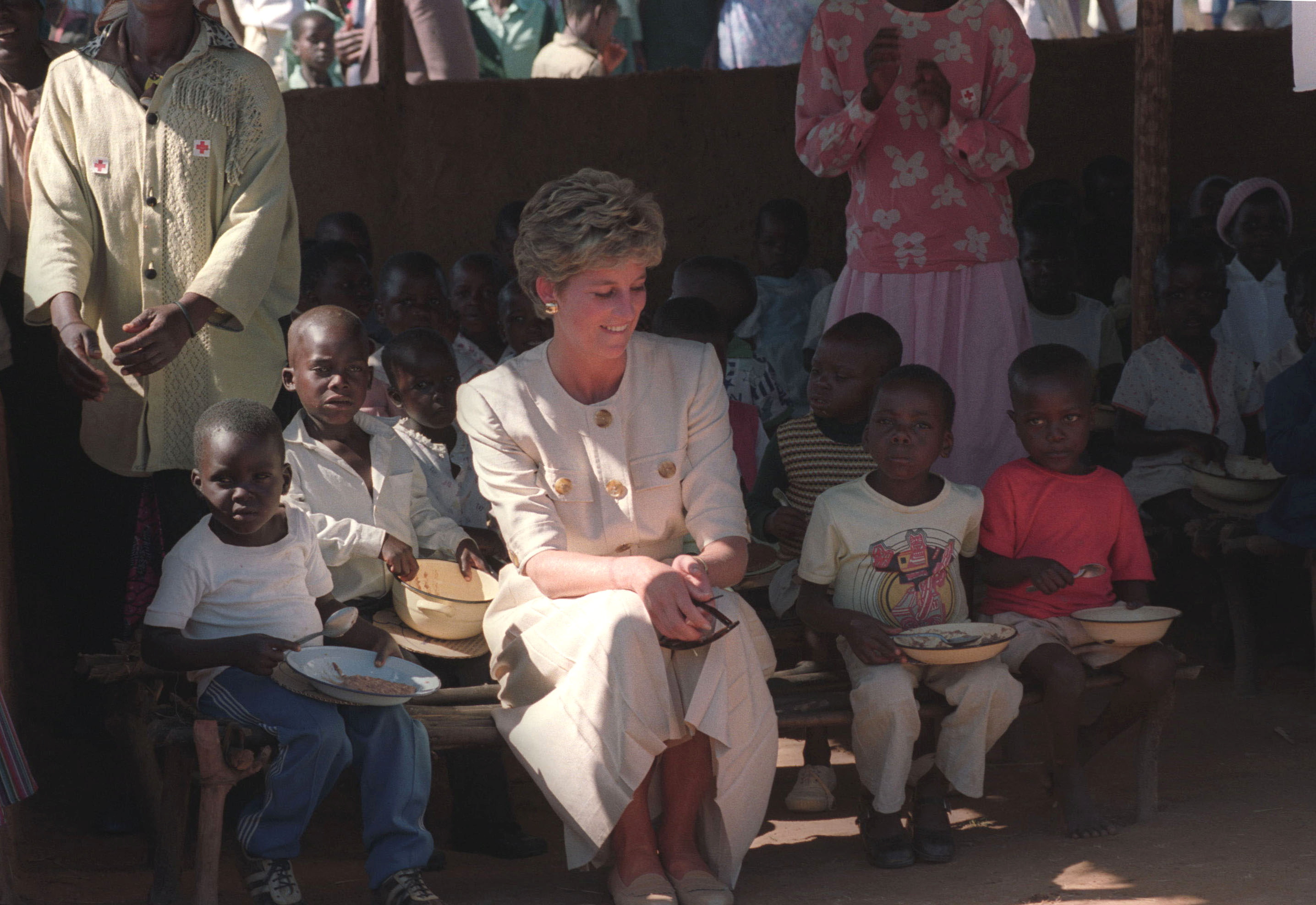 Diana, Princess of Wales, sits among children at Nemazuva primary school in southeast Zimbabwe, July 12, 1993. REUTERS/Howard Burditt