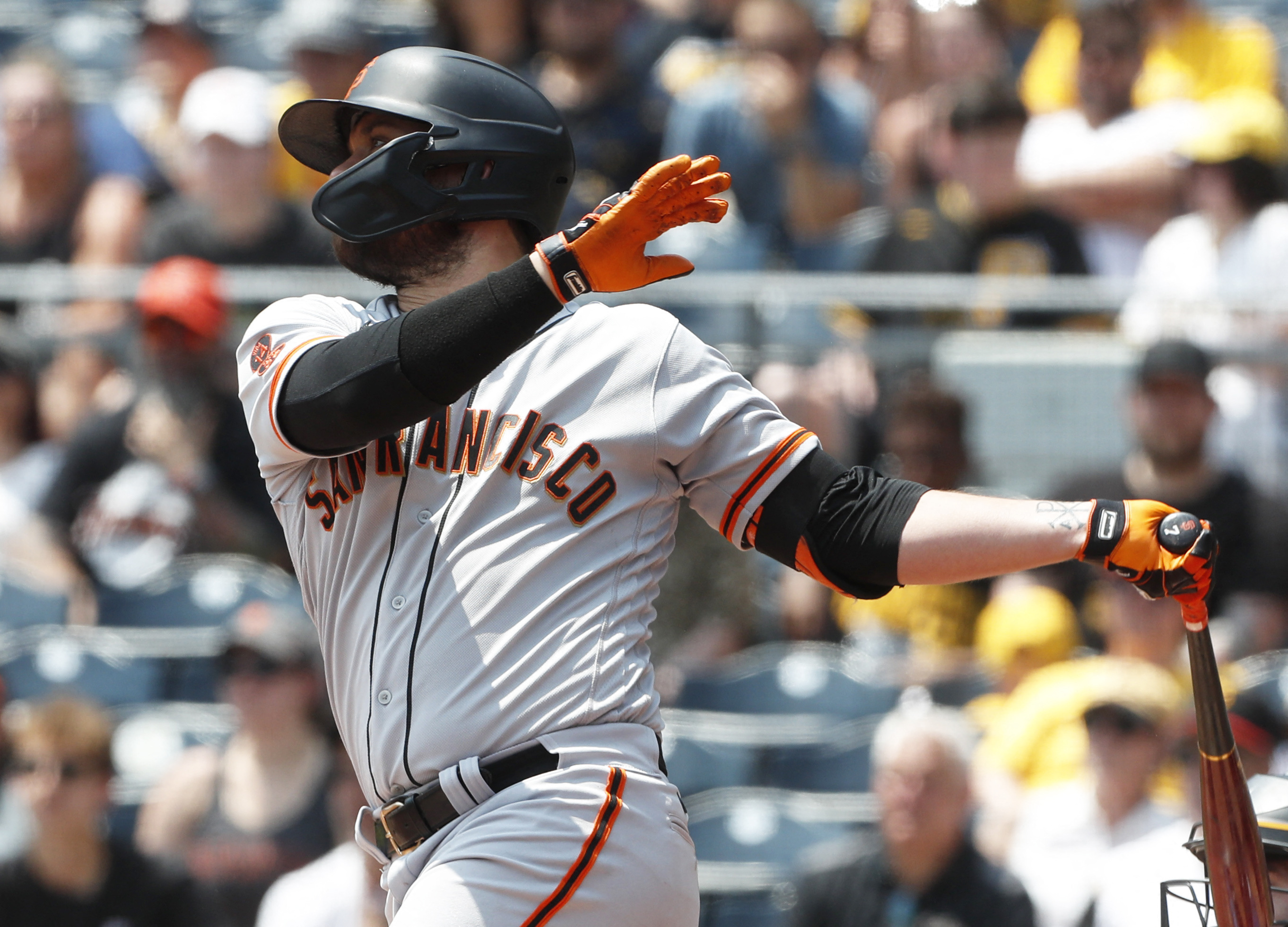 Giants score 5 runs in 10th for series sweep as Pirates continue