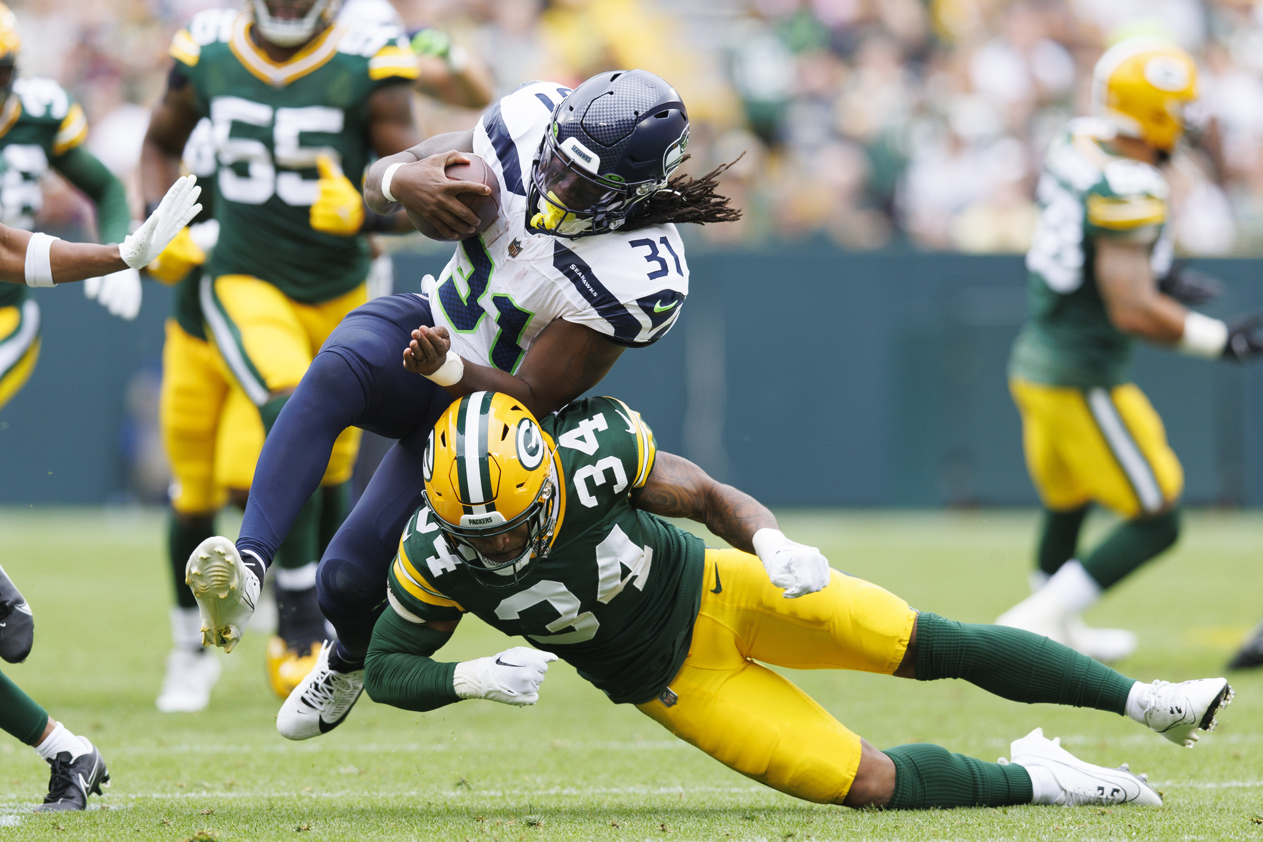 Packers score late, hang on to defeat Seahawks