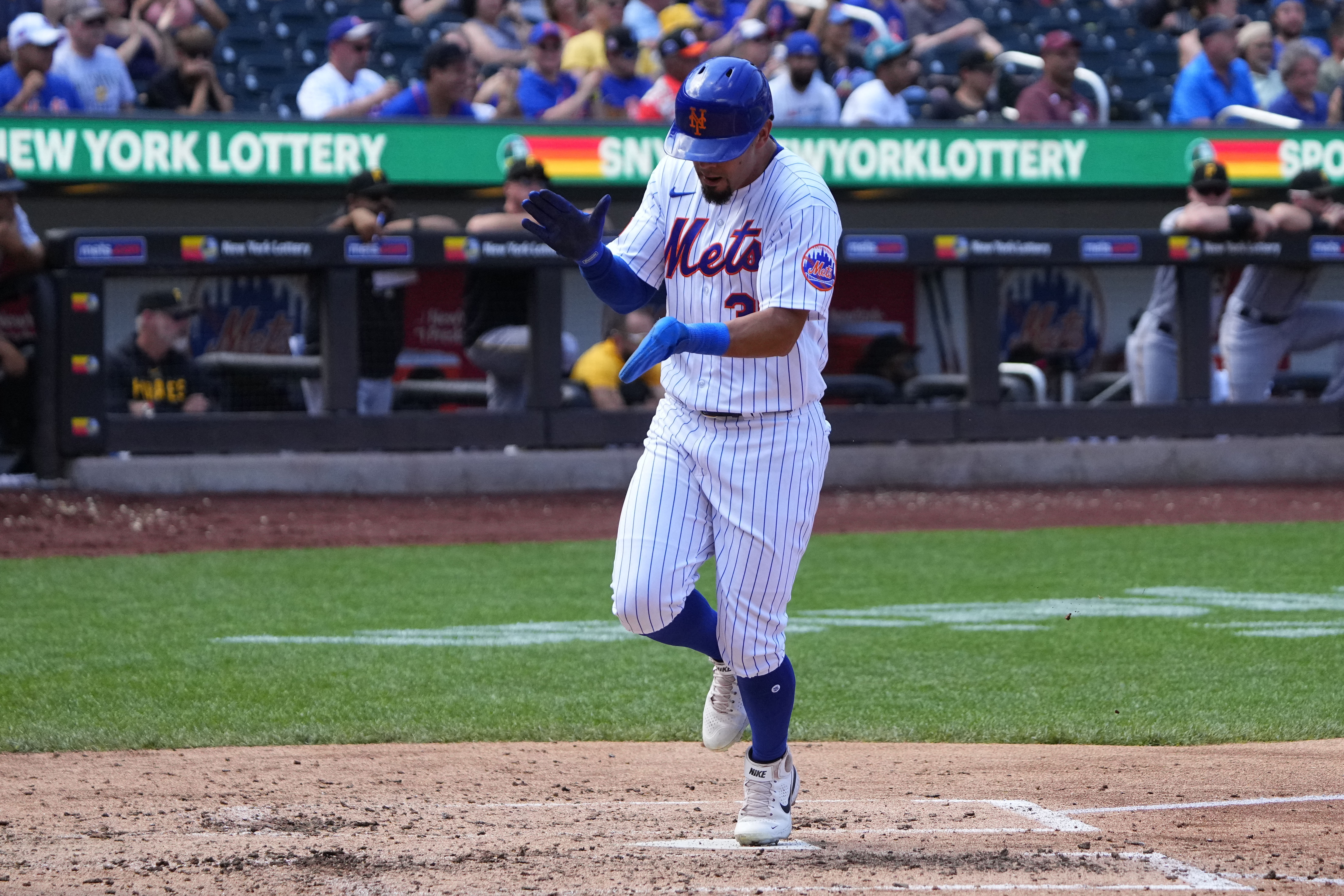 Mets blast Pirates 8-3 behind DJ Stewart's 2 HRs