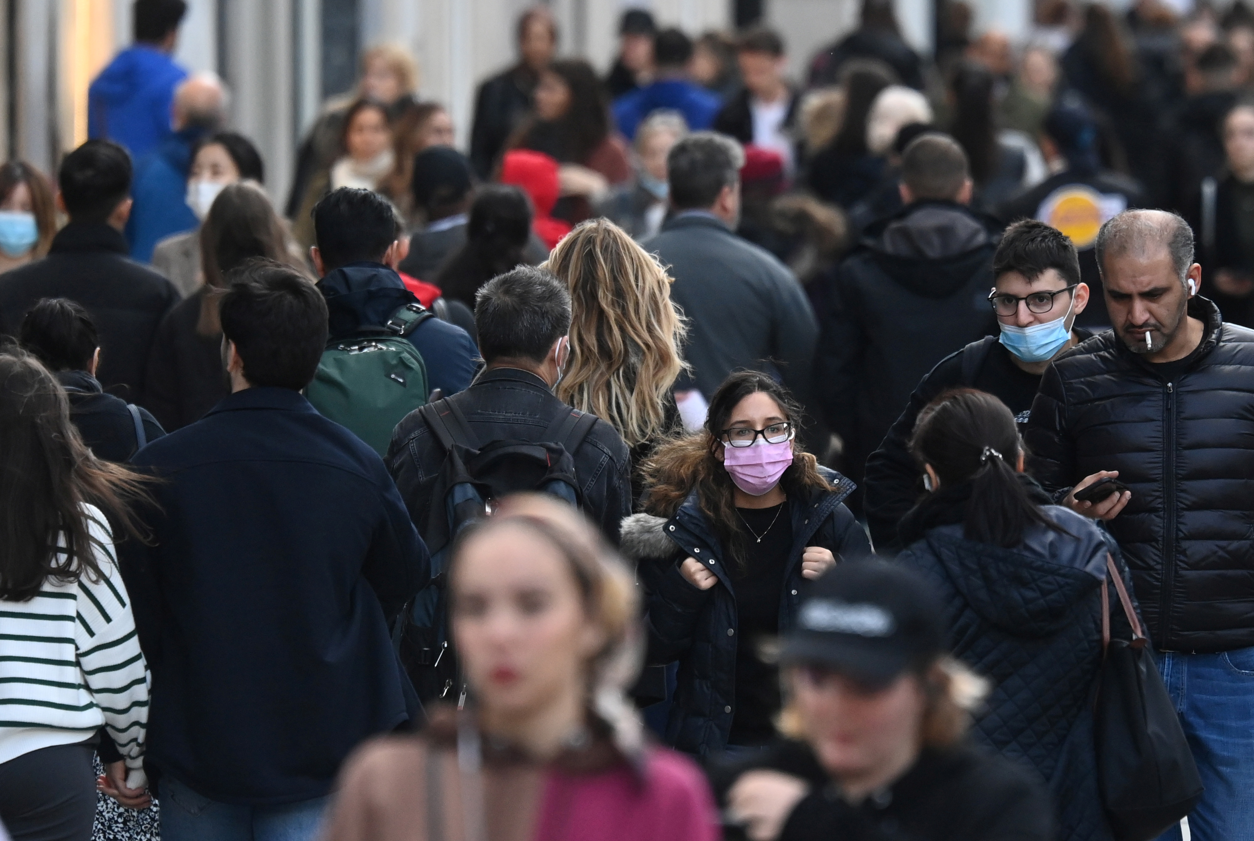 Shoppers, some wearing masks, walk along Oxford Street amidst the spread of the coronavirus disease (COVID-19) pandemic, in London, Britain, October 20, 2021. REUTERS/Toby Melville