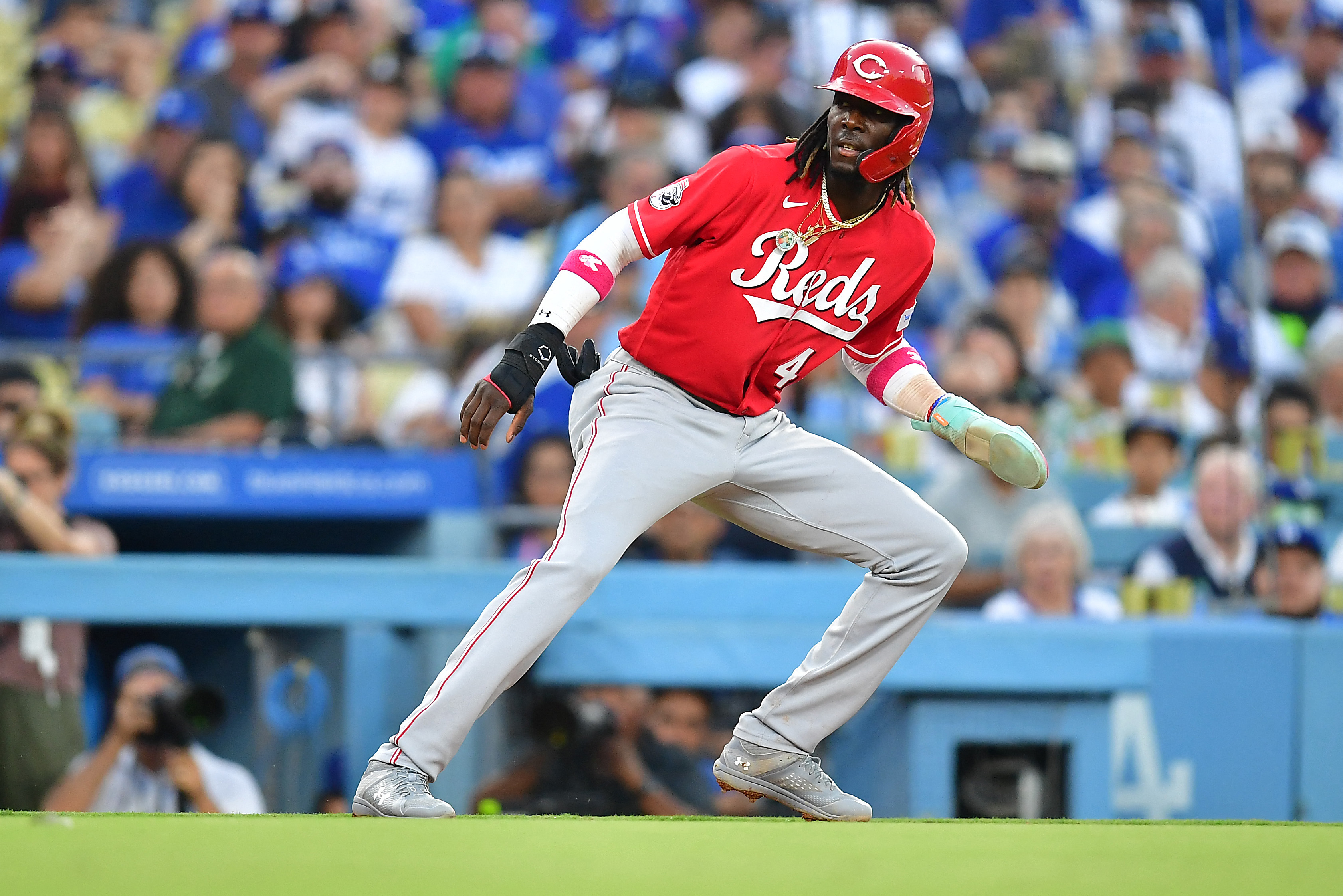 Max Muncy blasts two home runs, helps Dodgers rally past Reds 3-2