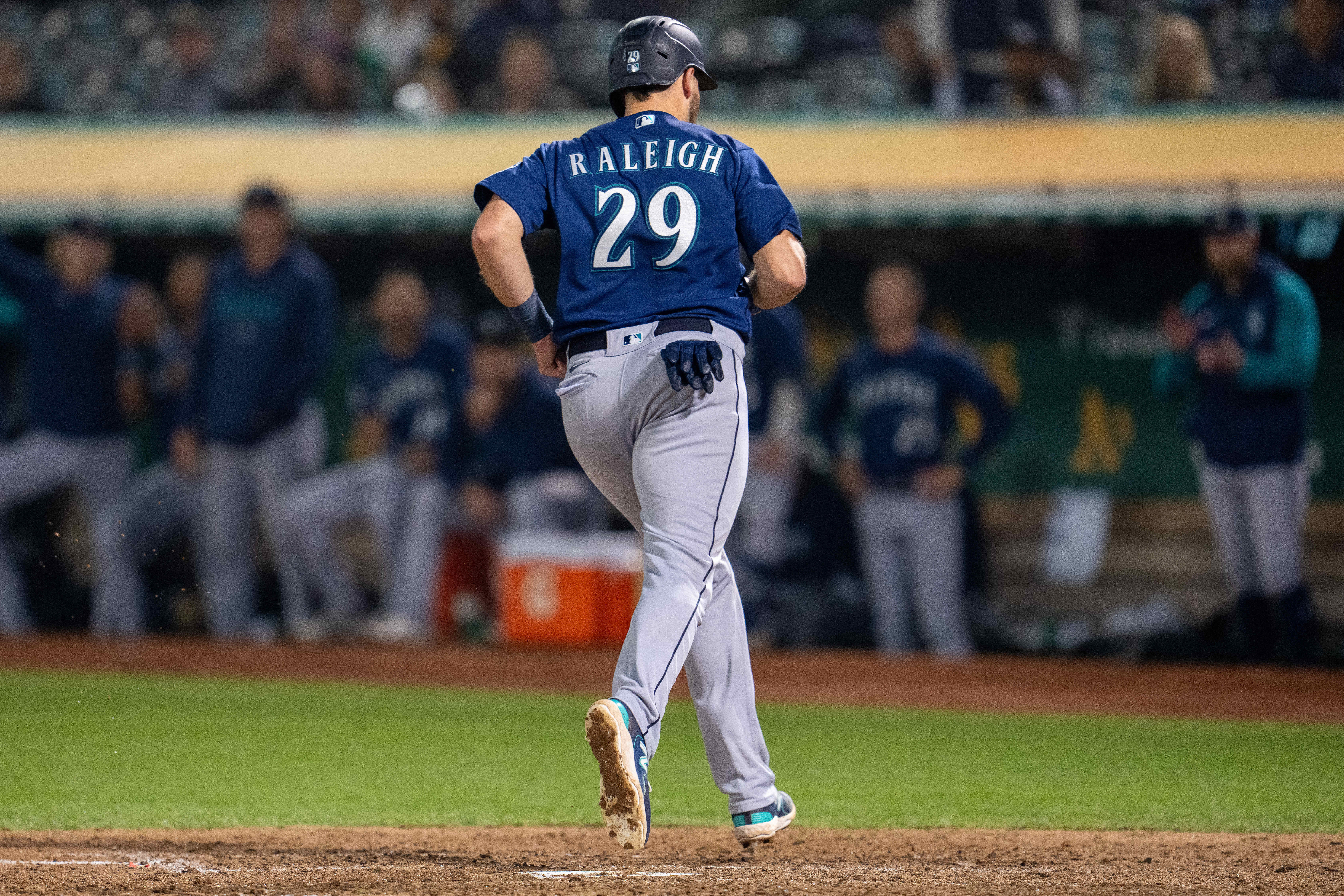 Cal Raleigh propels Mariners' rally to beat Rangers