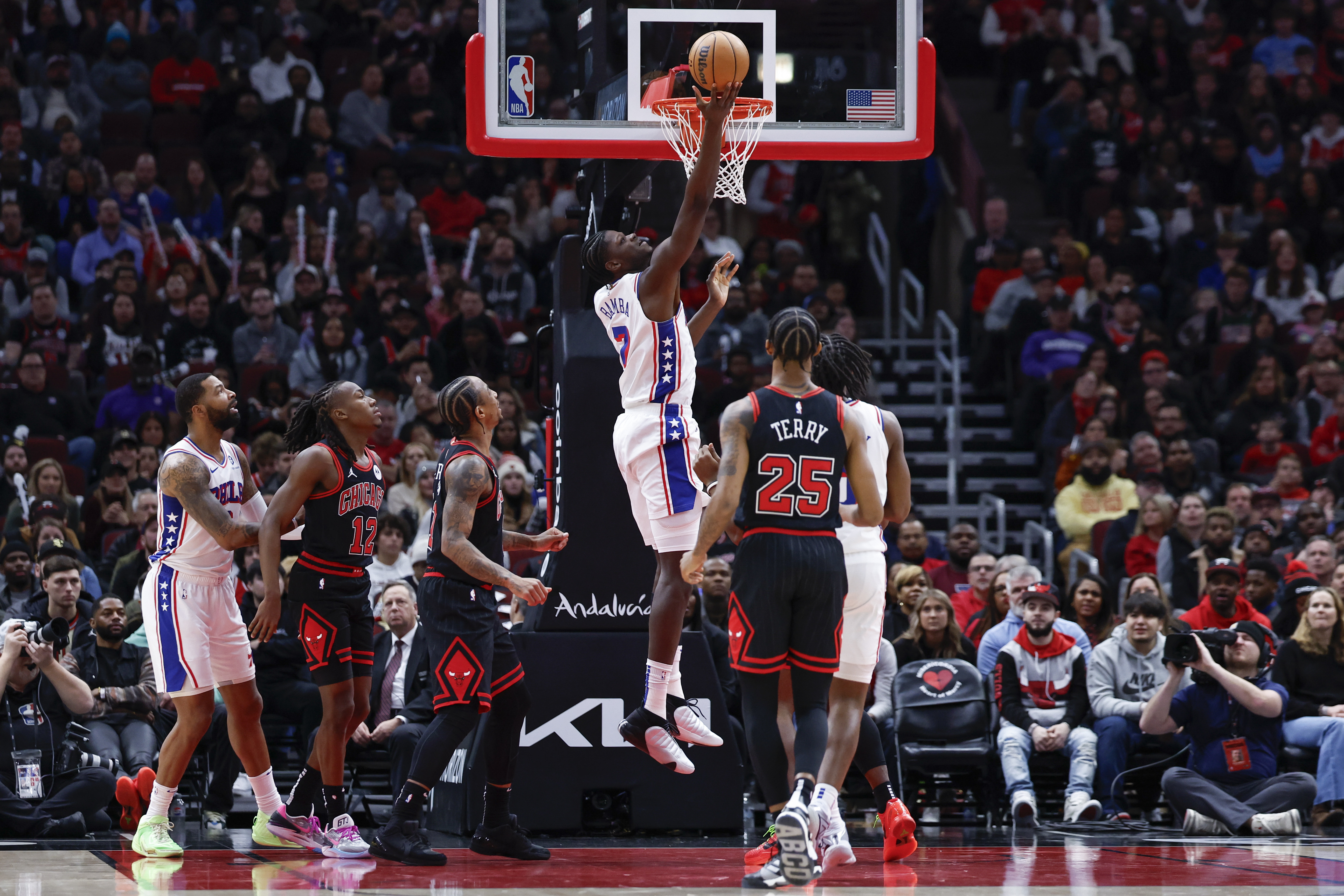 Short-handed Bulls pull away from 76ers