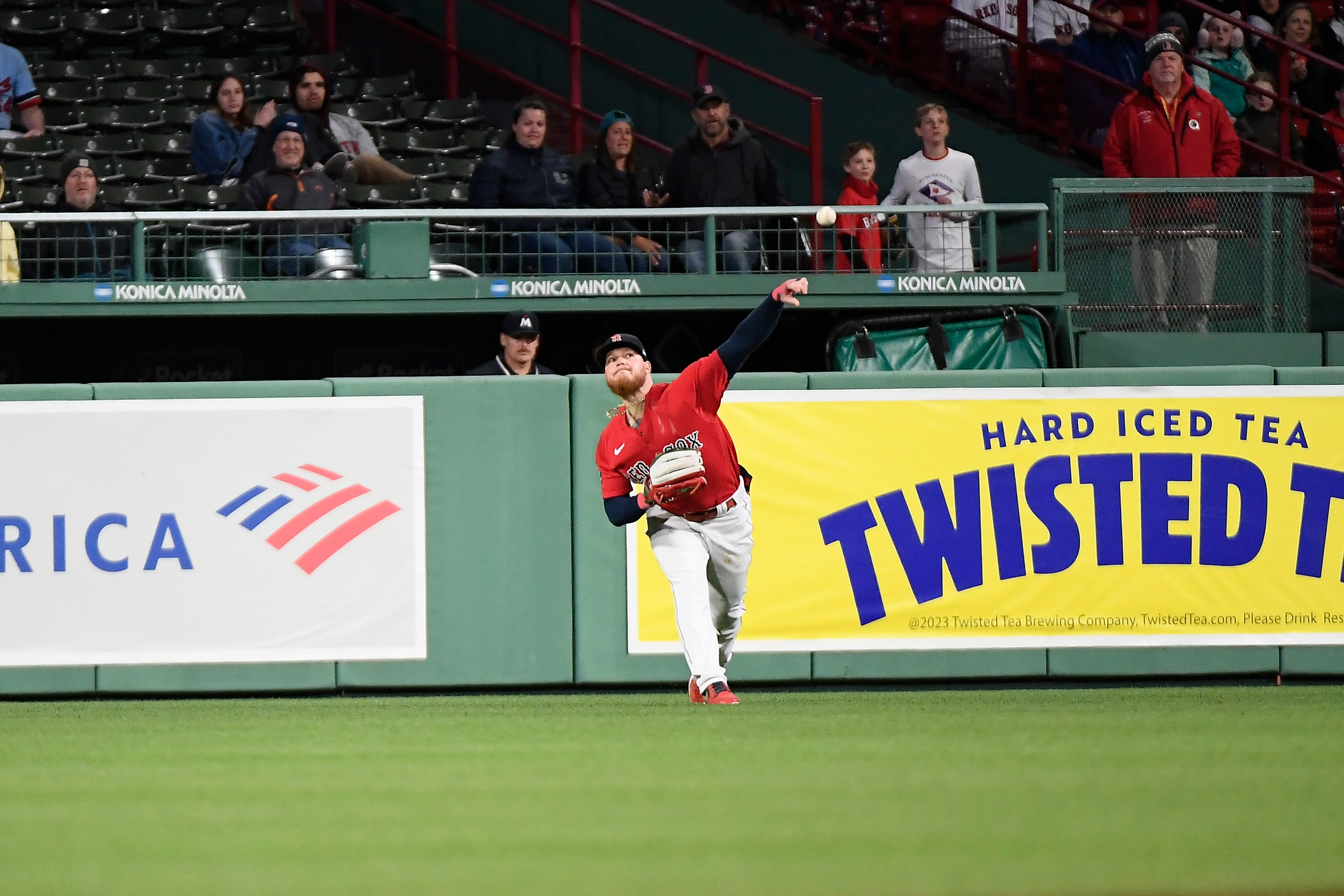 Twins squander two-run lead in bizarre 10th inning, lose 5-4 to Red Sox