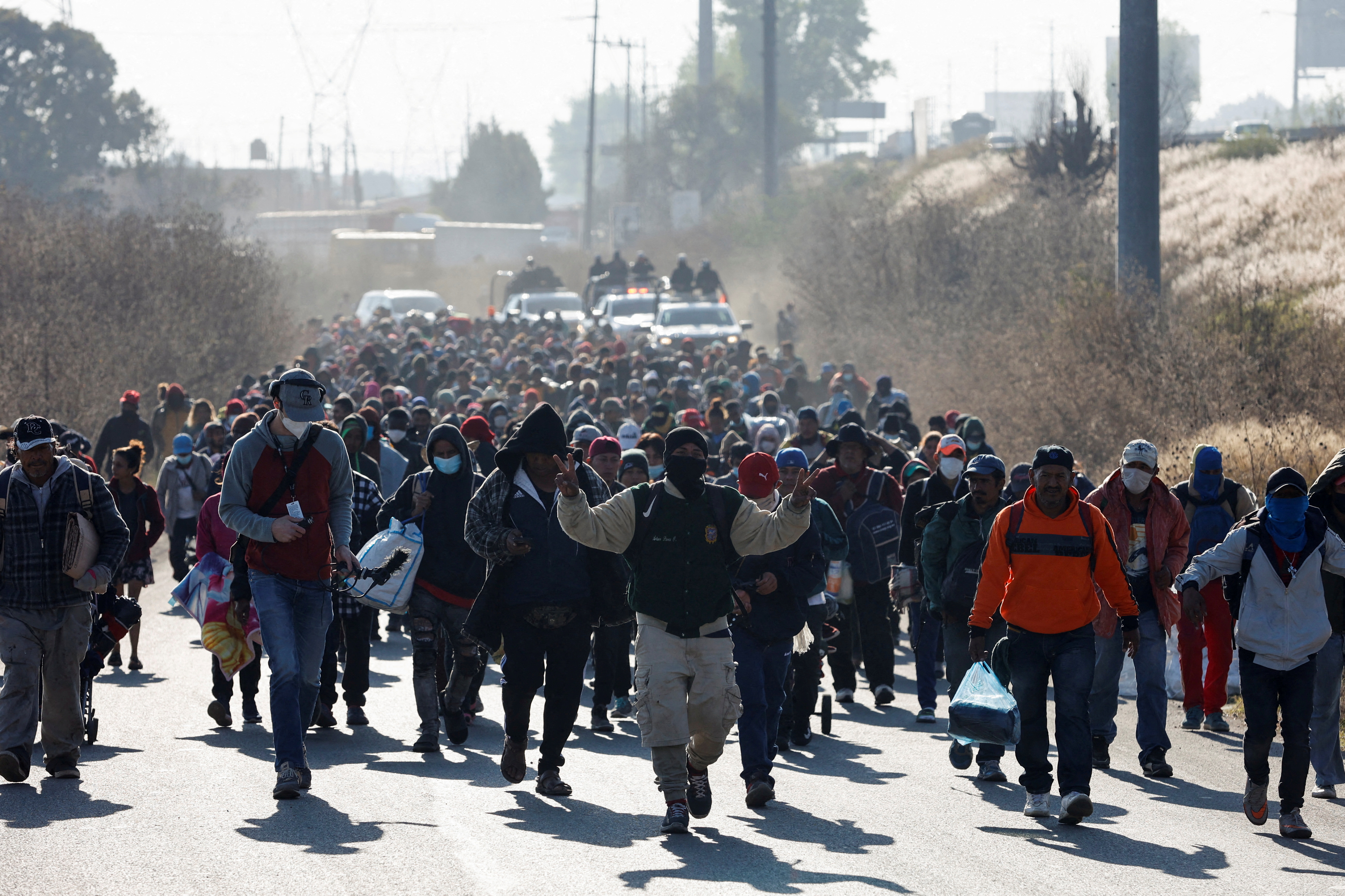 Migrant caravan brings highway in central Mexico to stand still