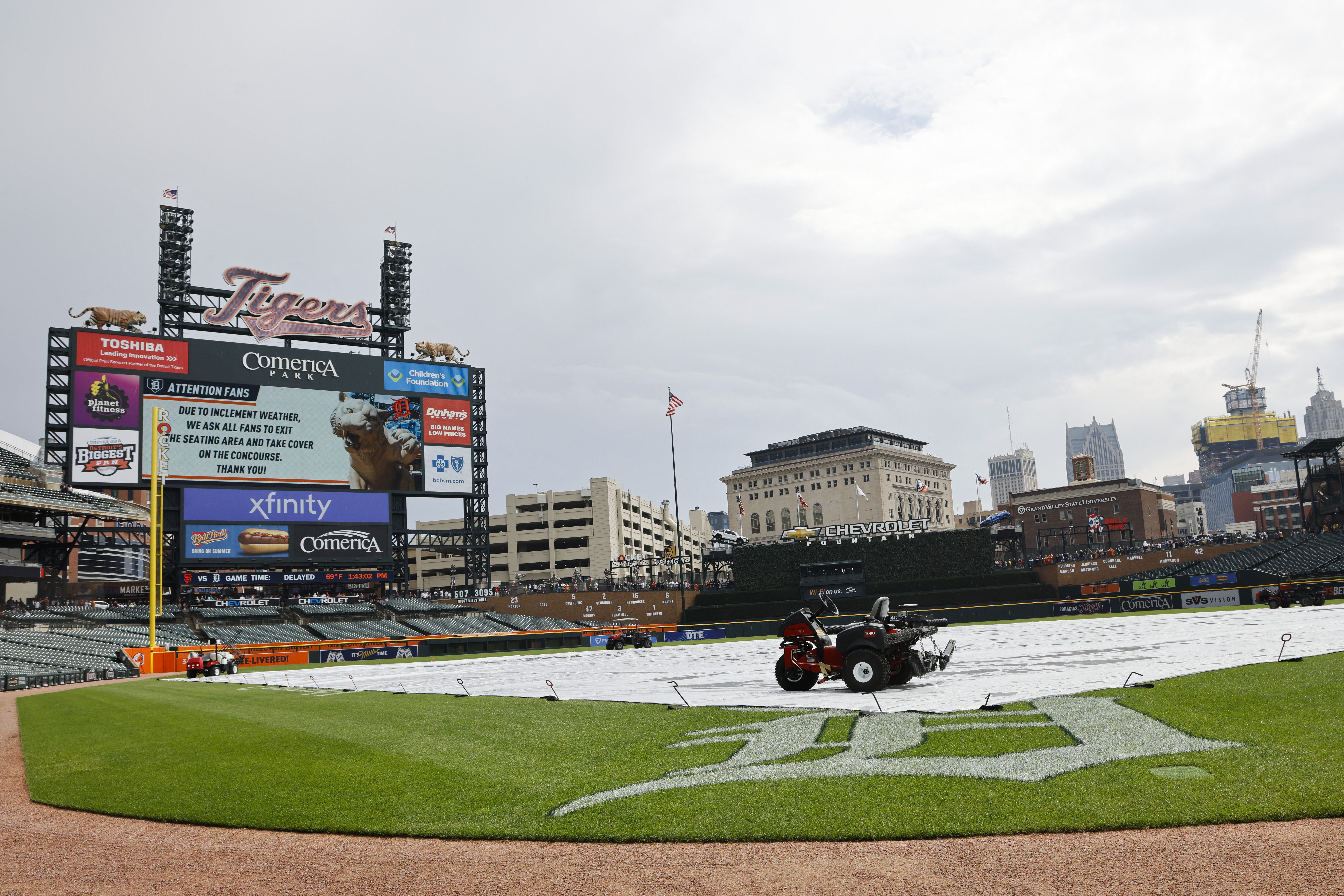 Giants-Tigers postponed after long weather delay