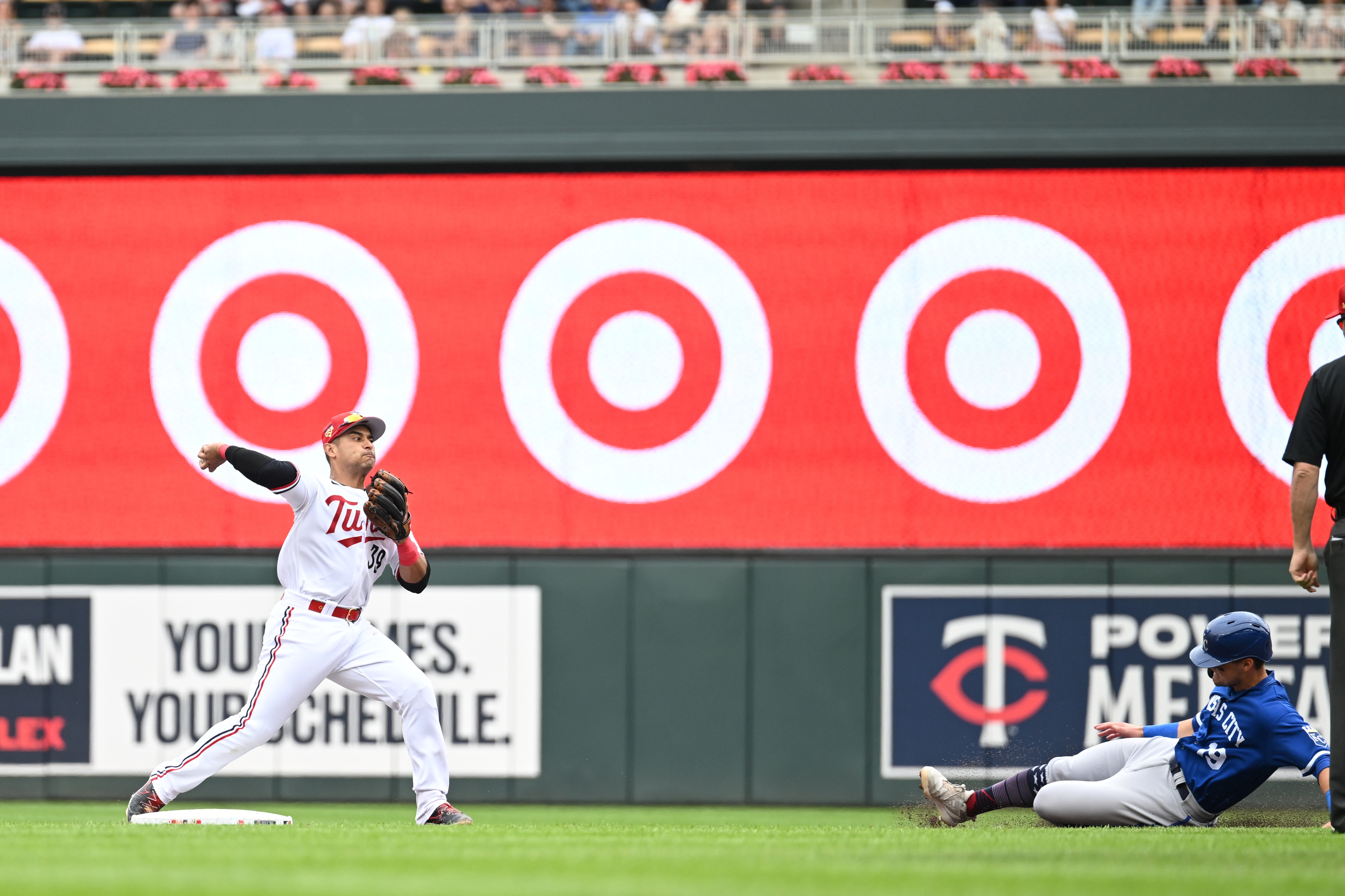 Royals, Zack Greinke suffer a 1-0 loss to Minnesota Twins