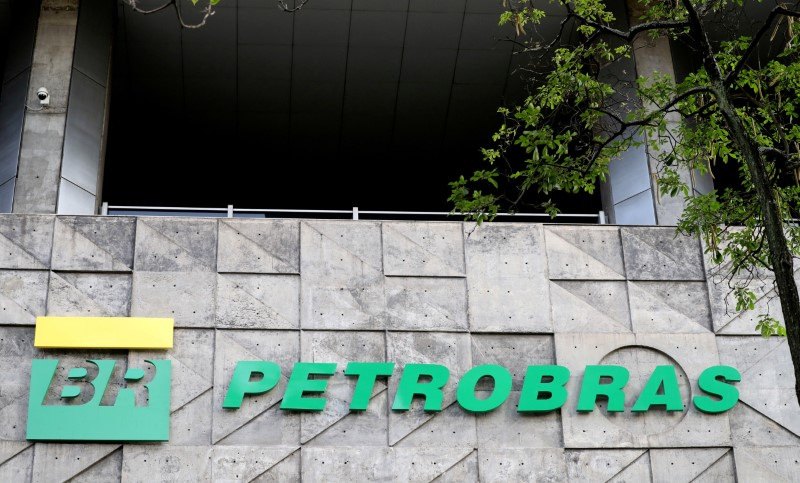 Logotipo da petrolífera brasileira Petrobras na sede no Rio de Janeiro
