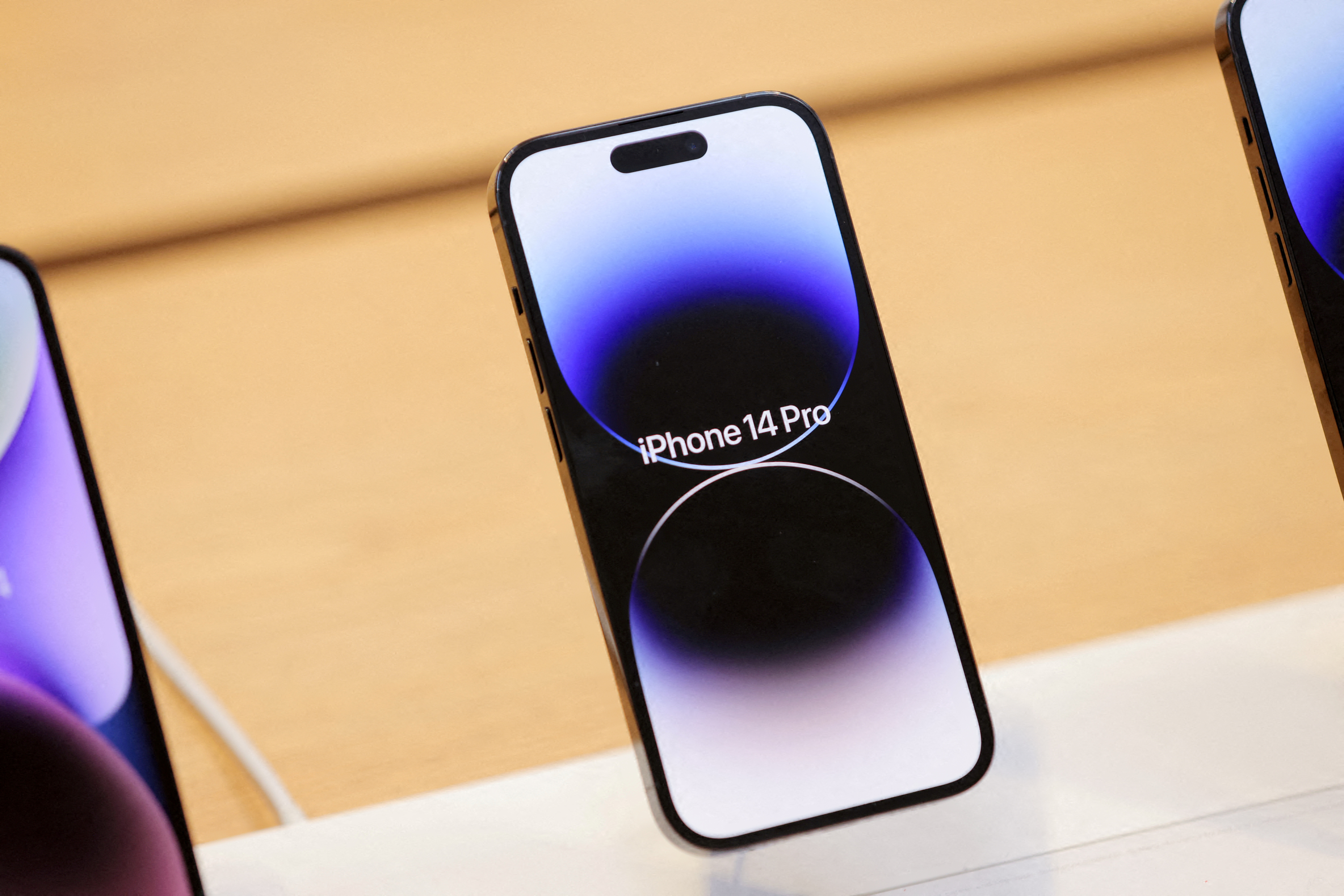 iPhone14Pro、中国の一部小売業者が10％値引き | ロイター