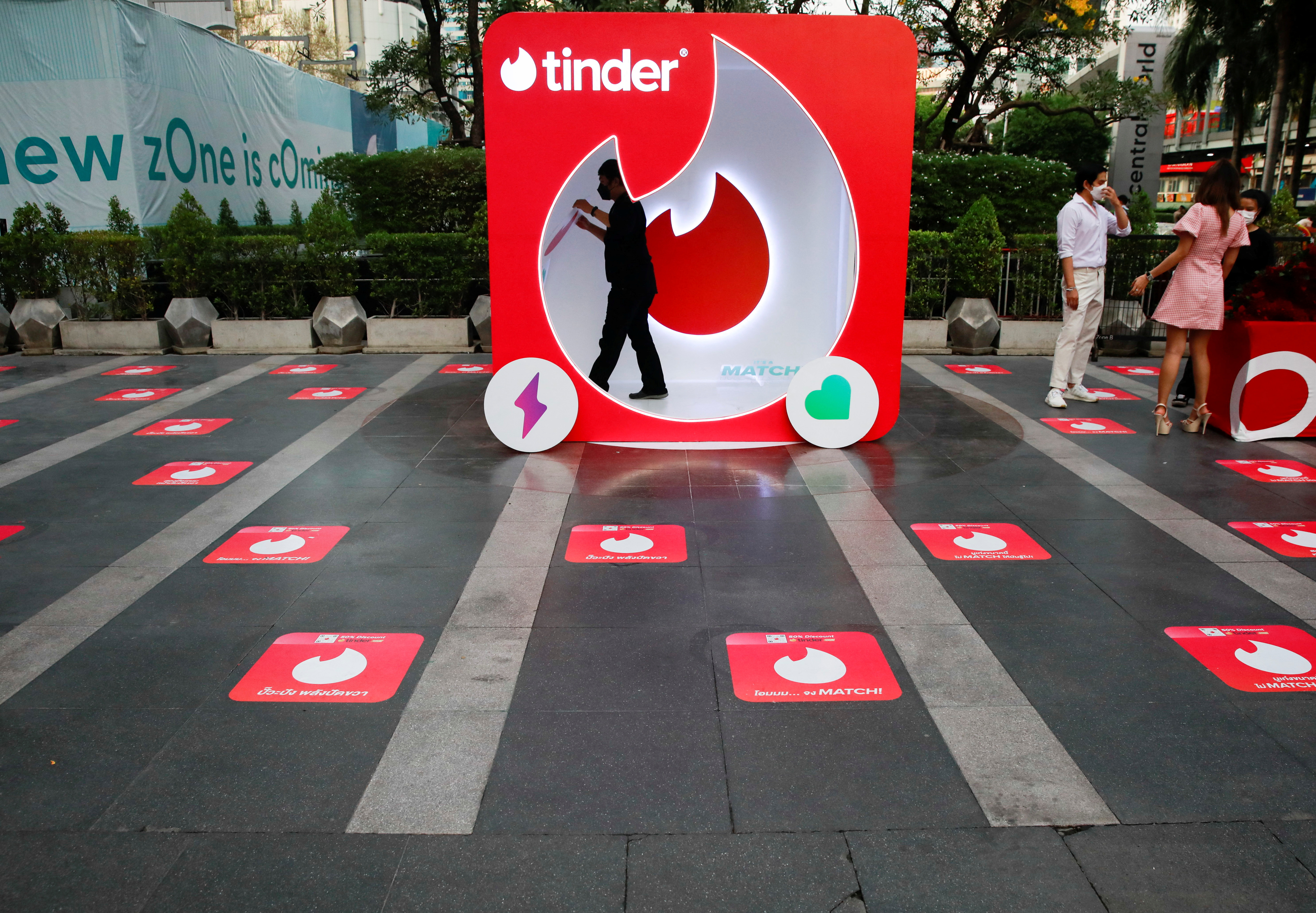 A Valentine's Day prayer with a Tinder twist for Thais