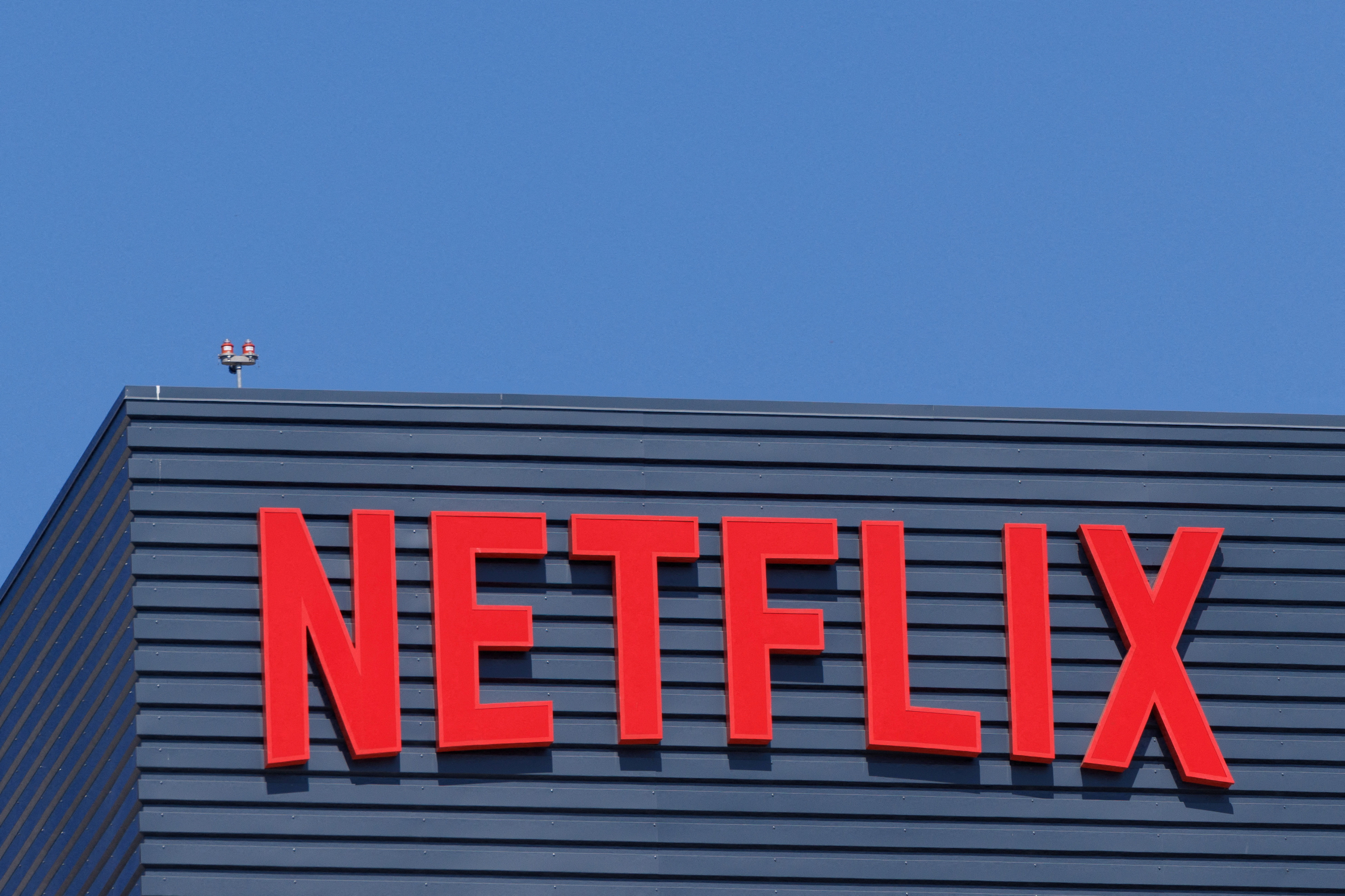 Netflix falls short of U.S. sub guidance in Q4