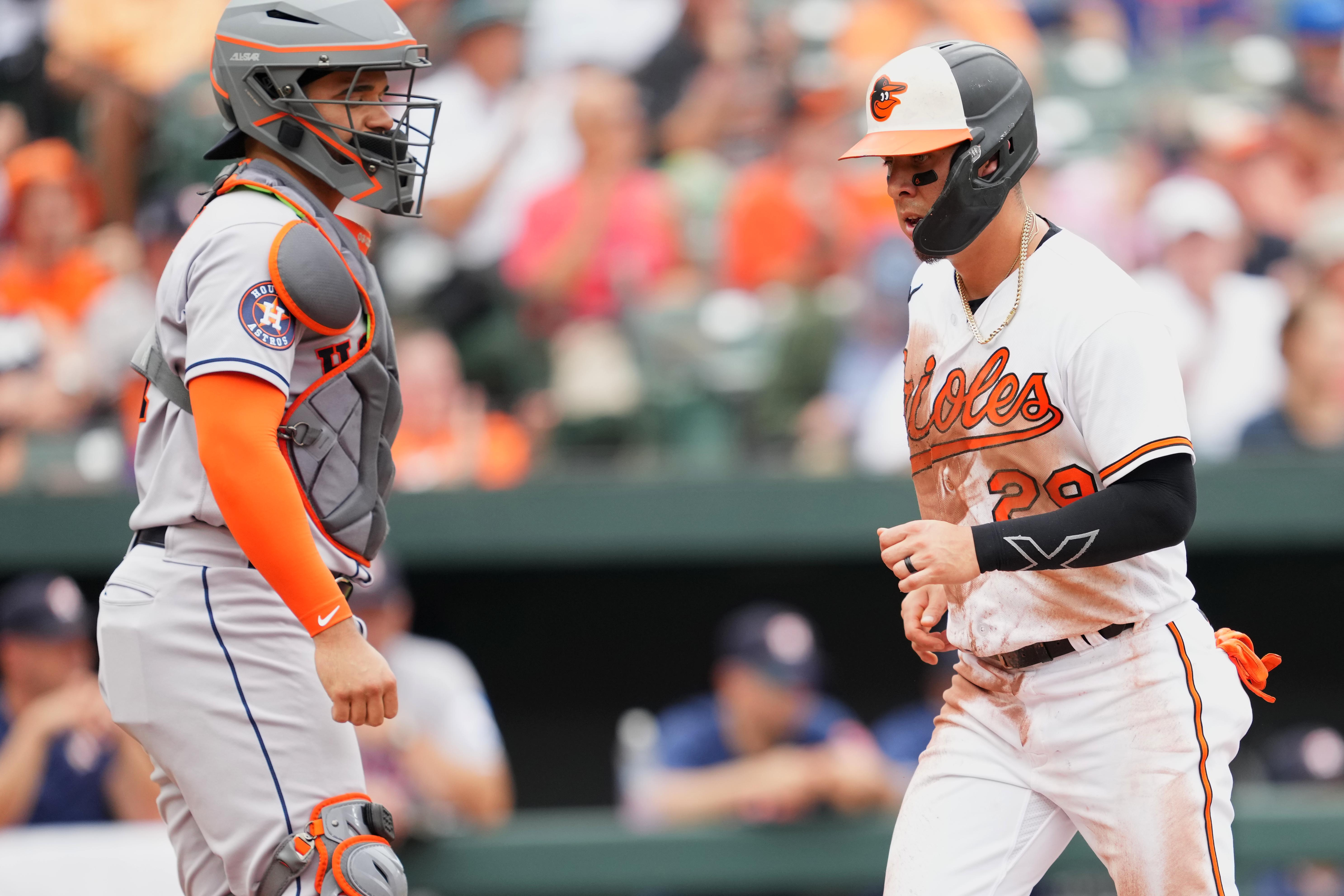 Orioles hang on late, avoid sweep by Astros