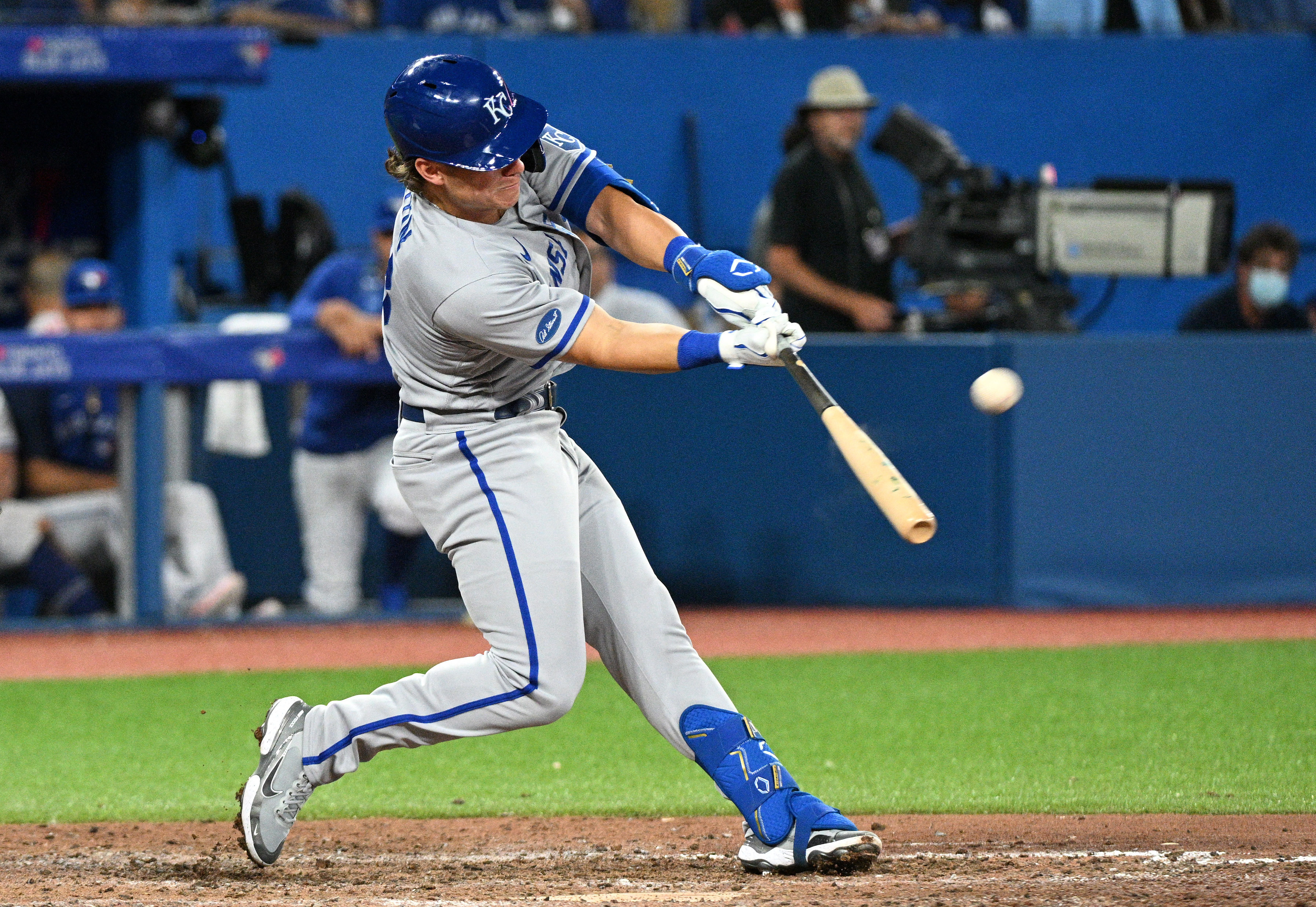 Baseball: Blue Jays tee off on Cueto, beat Royals in Game 3 – The