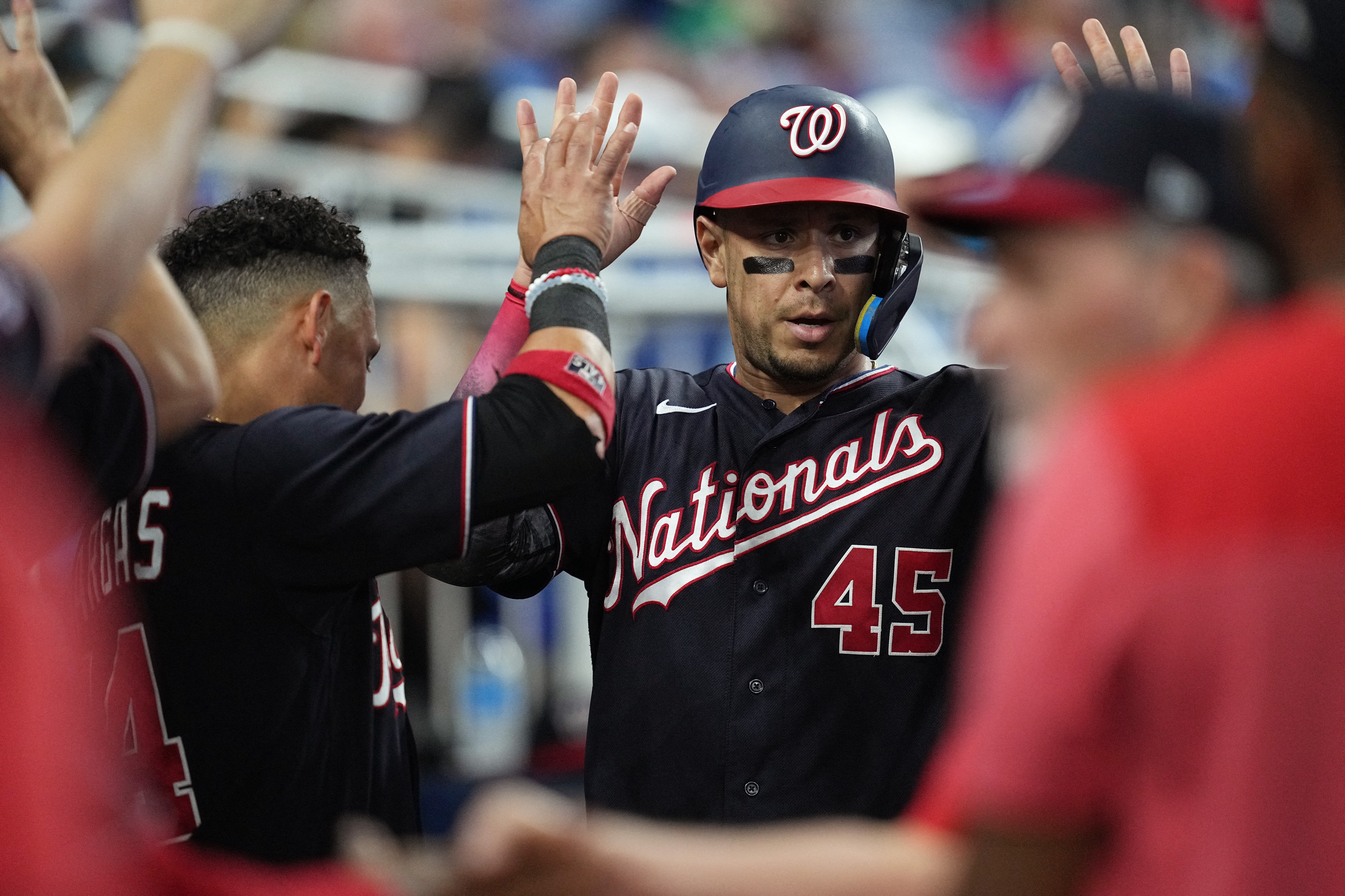 Nationals score go-ahead run in 9th on passed ball, rally to beat Marlins  3-2 - Newsday