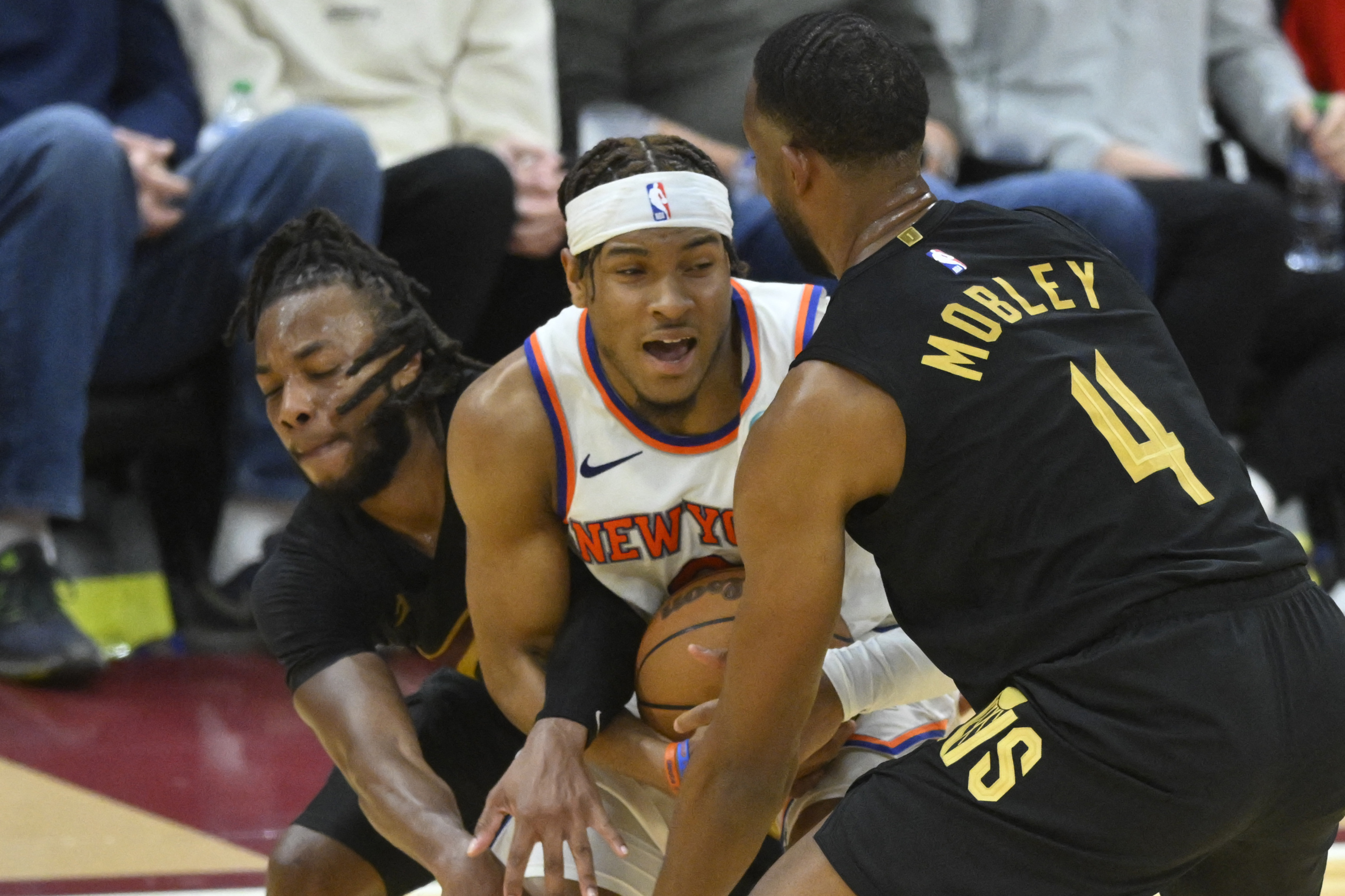 Knicks get win vs. Cavs but lose Jalen Brunson to injury | Reuters