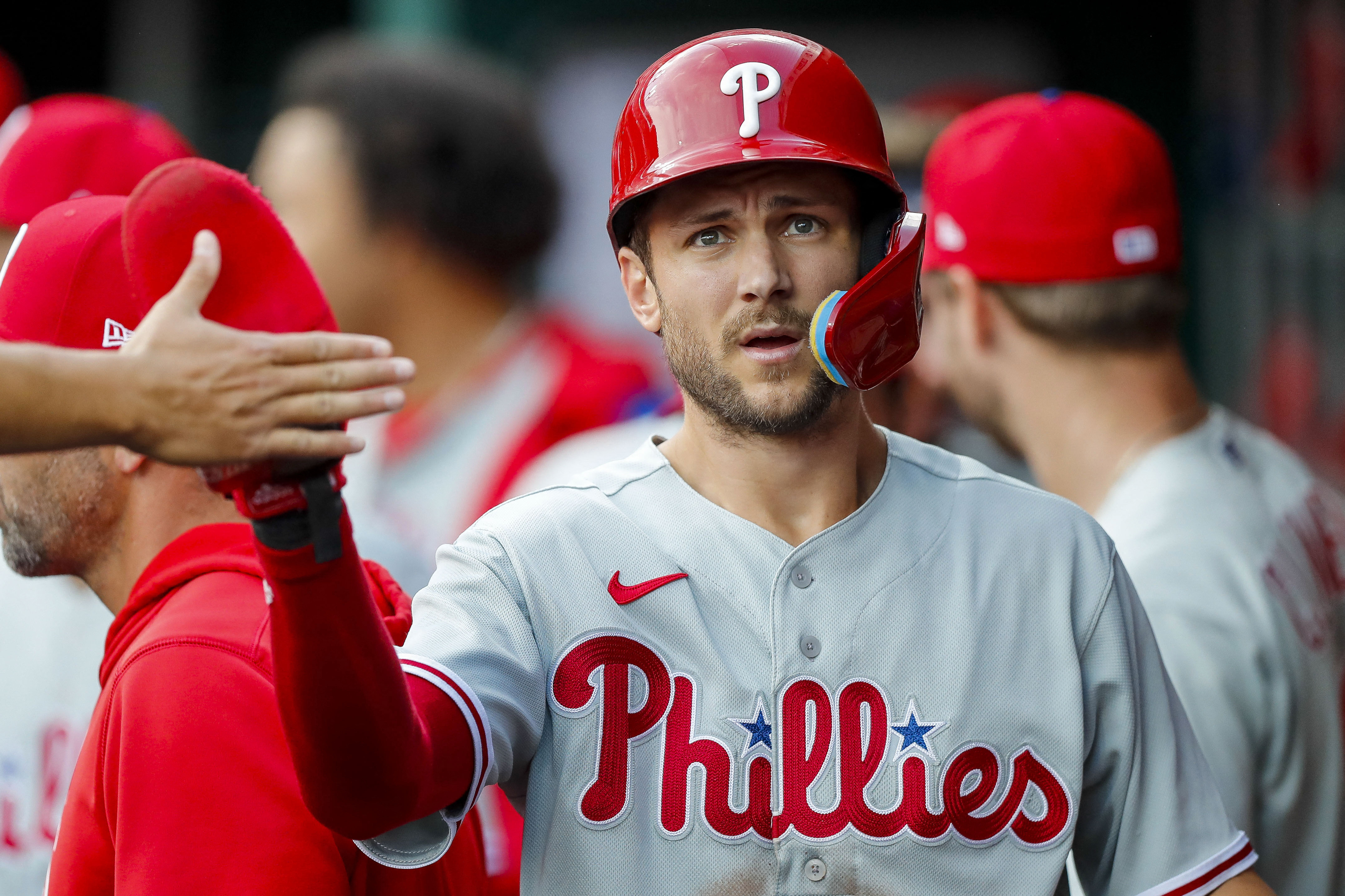 Phillies end 3-game skid by routing Reds