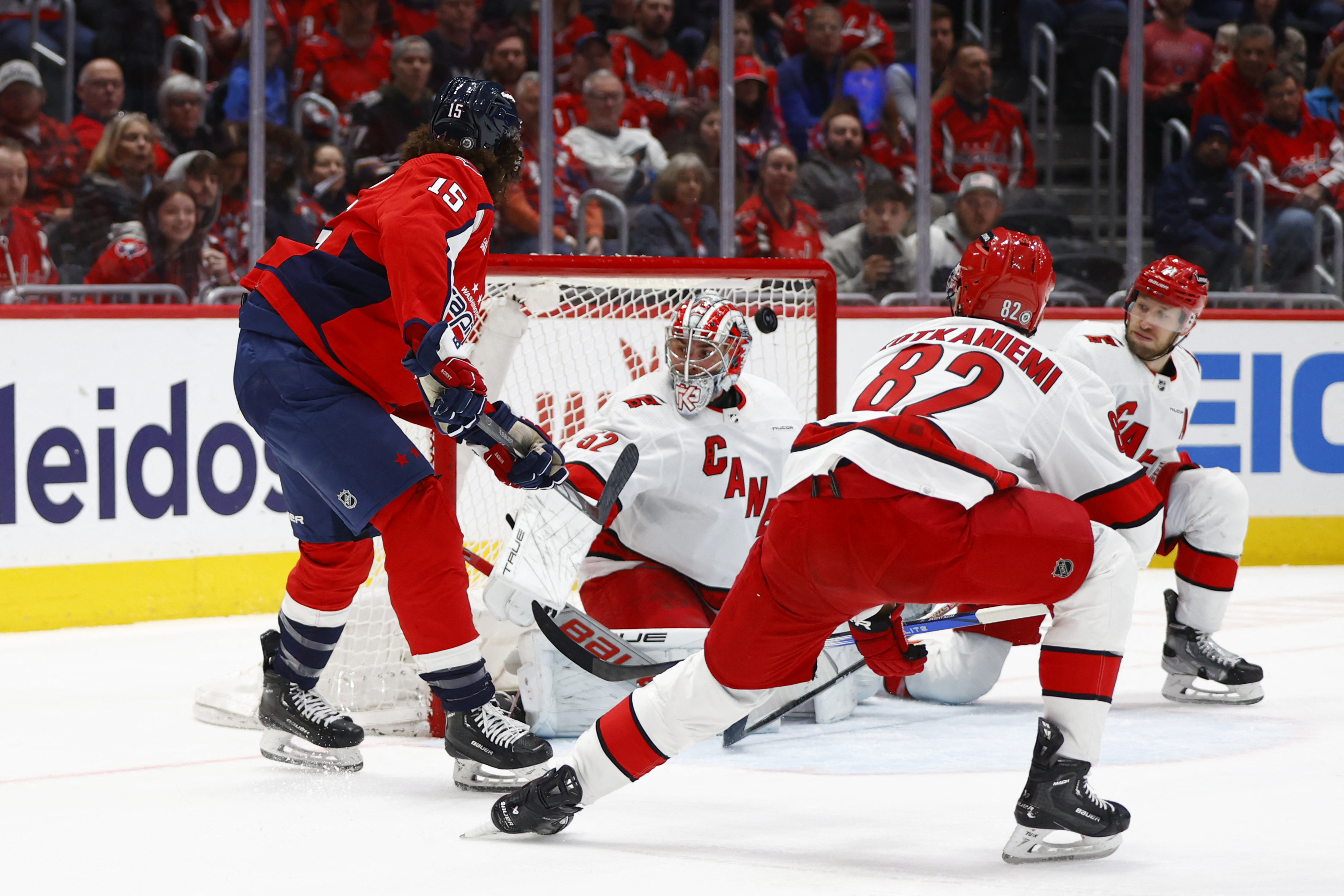 Hurricanes tie it late, but Caps win 7-6 in shootout