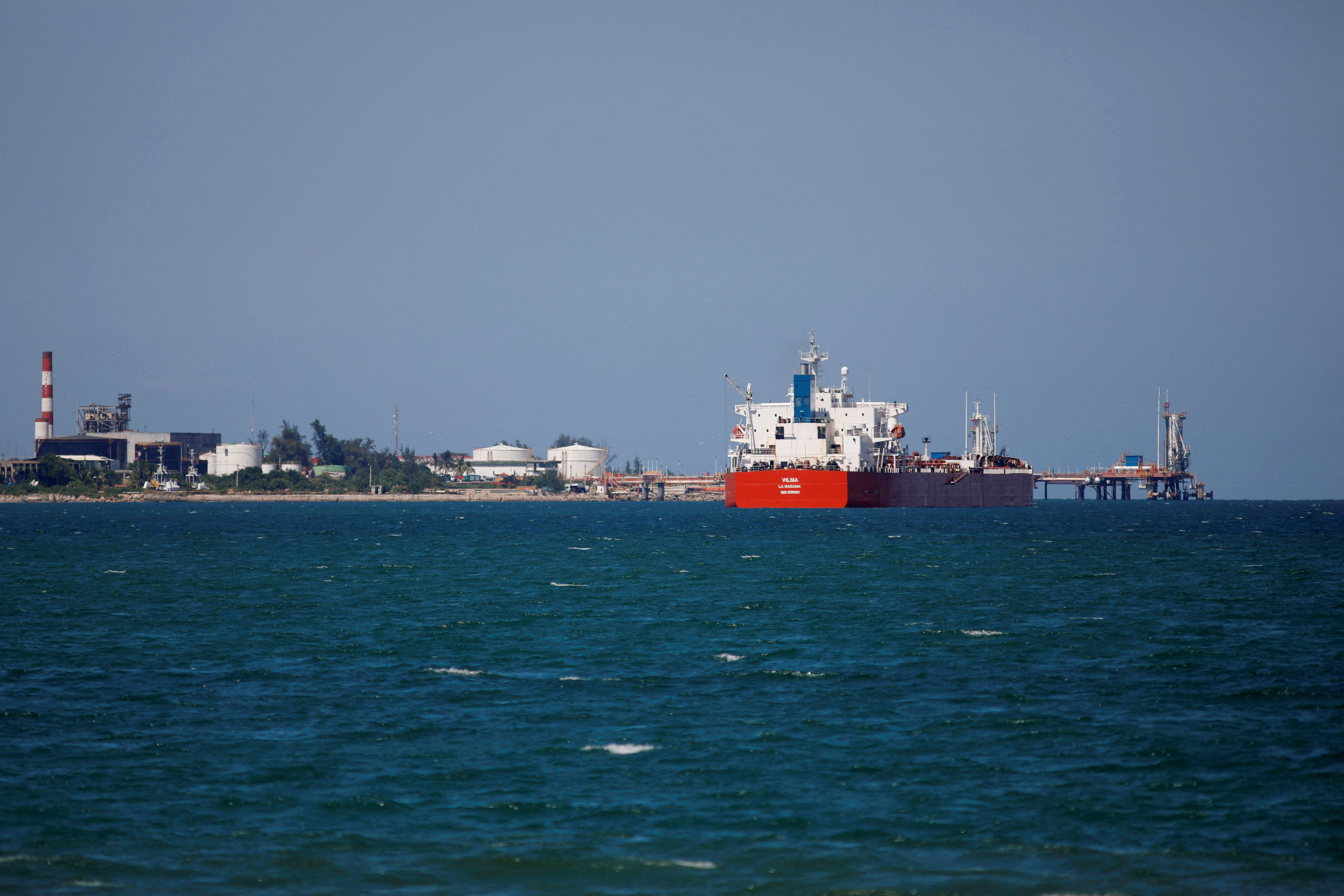 Oil tankers 'go dark' off Venezuela to evade US sanctions