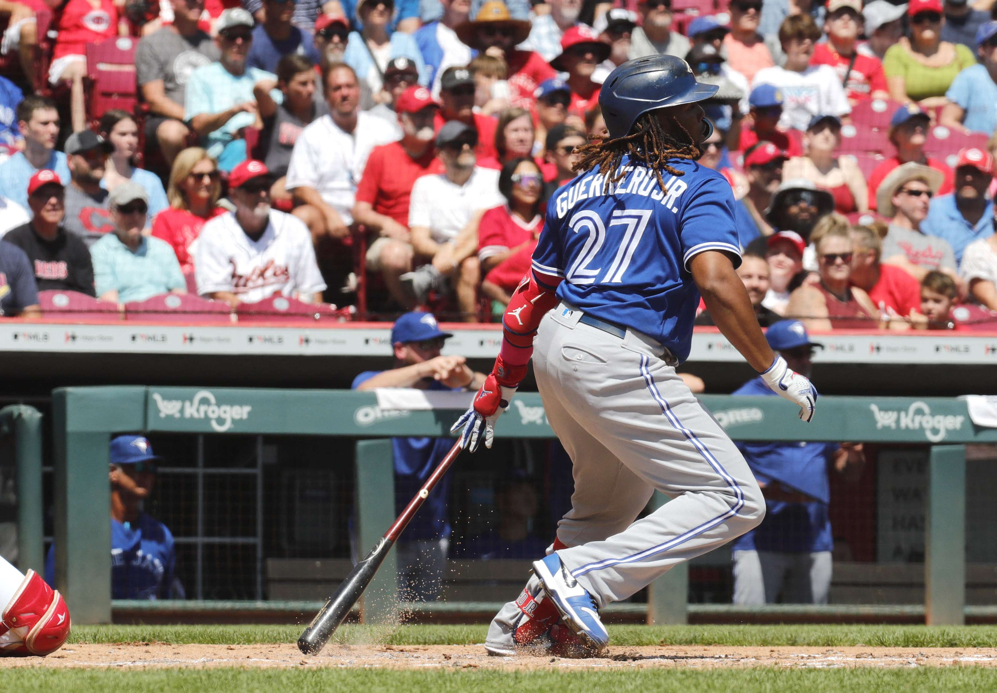 Belt hits 2 of Blue Jays' 5 HRs in rout of Reds