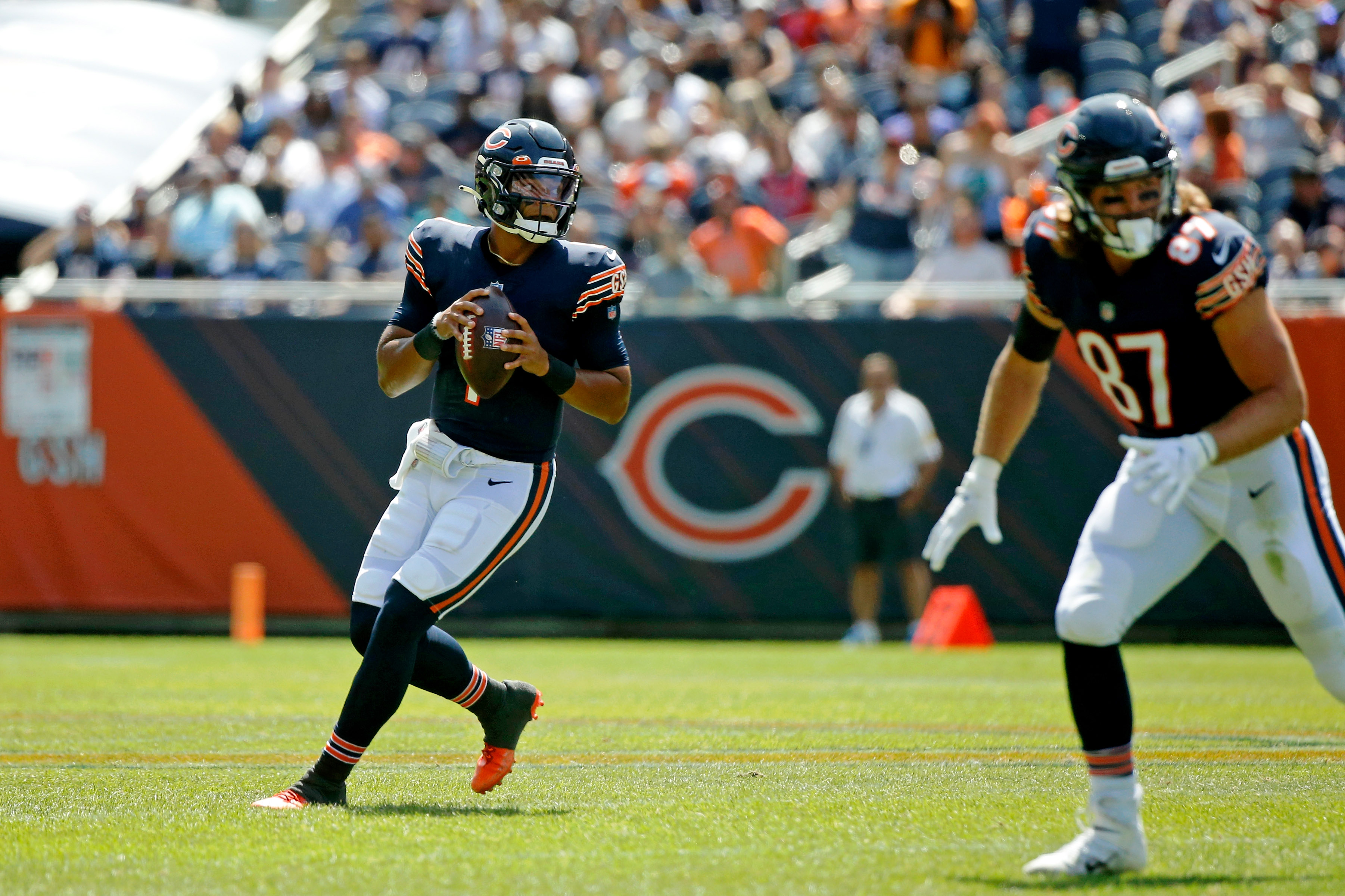 NFL Roundup: Justin Fields Flourishes As Bears Rally Past Dolphins ...