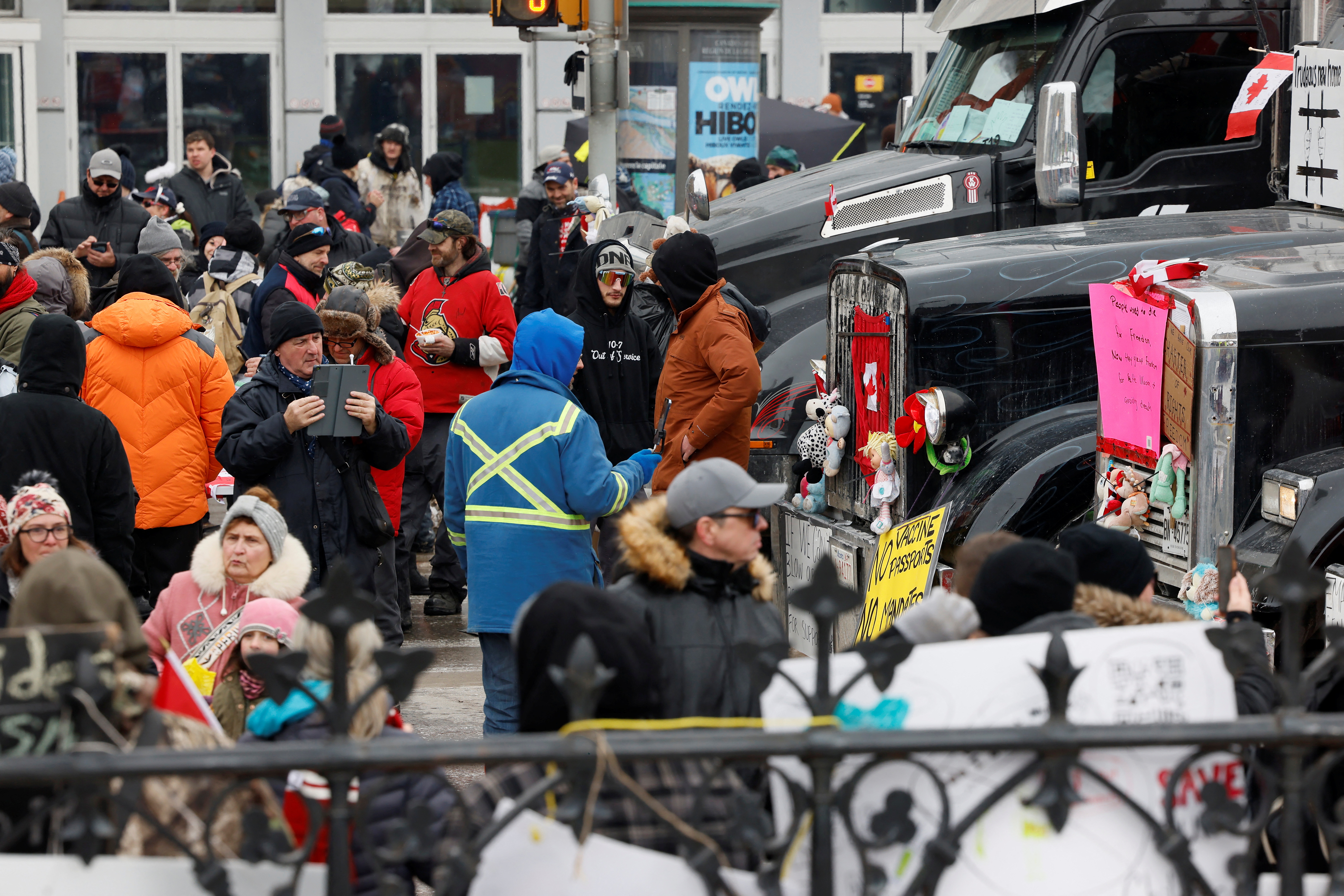 U.S. presses Canada on border blockage, braces for potential Super