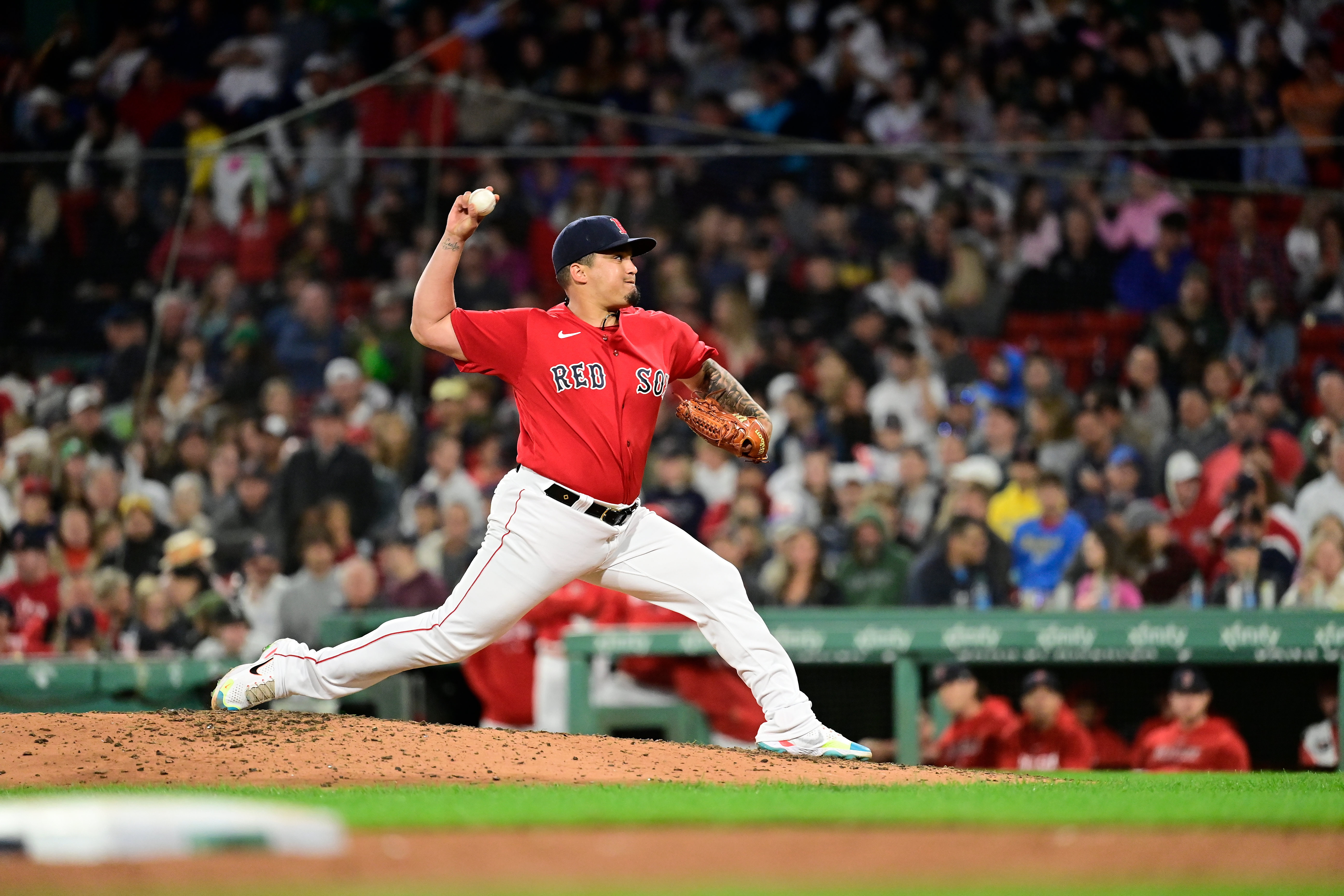 Red Sox edge White Sox to end 2-game skid