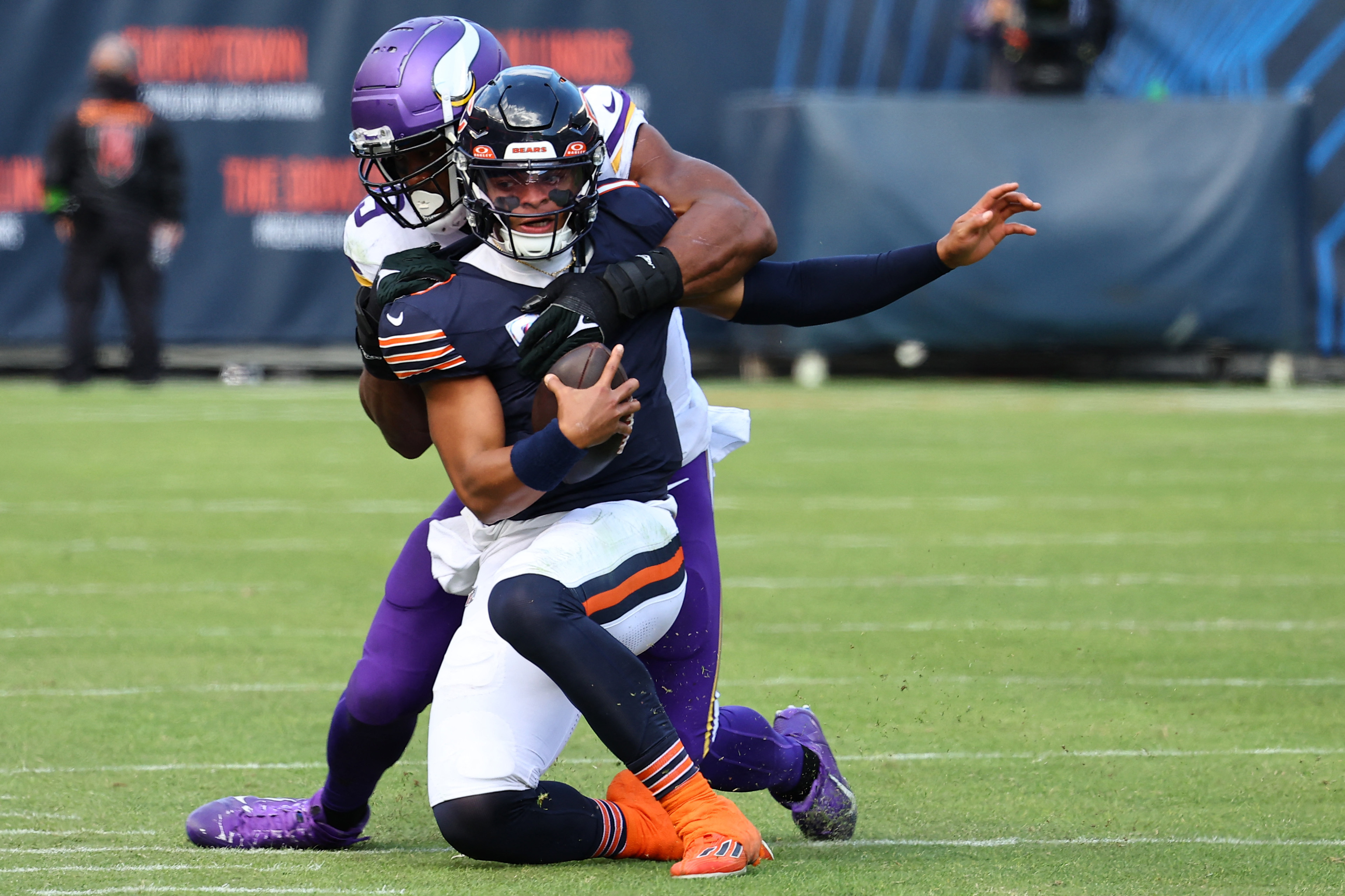 Bears Lose QB, Fall To Vikings, 19-13 | Reuters