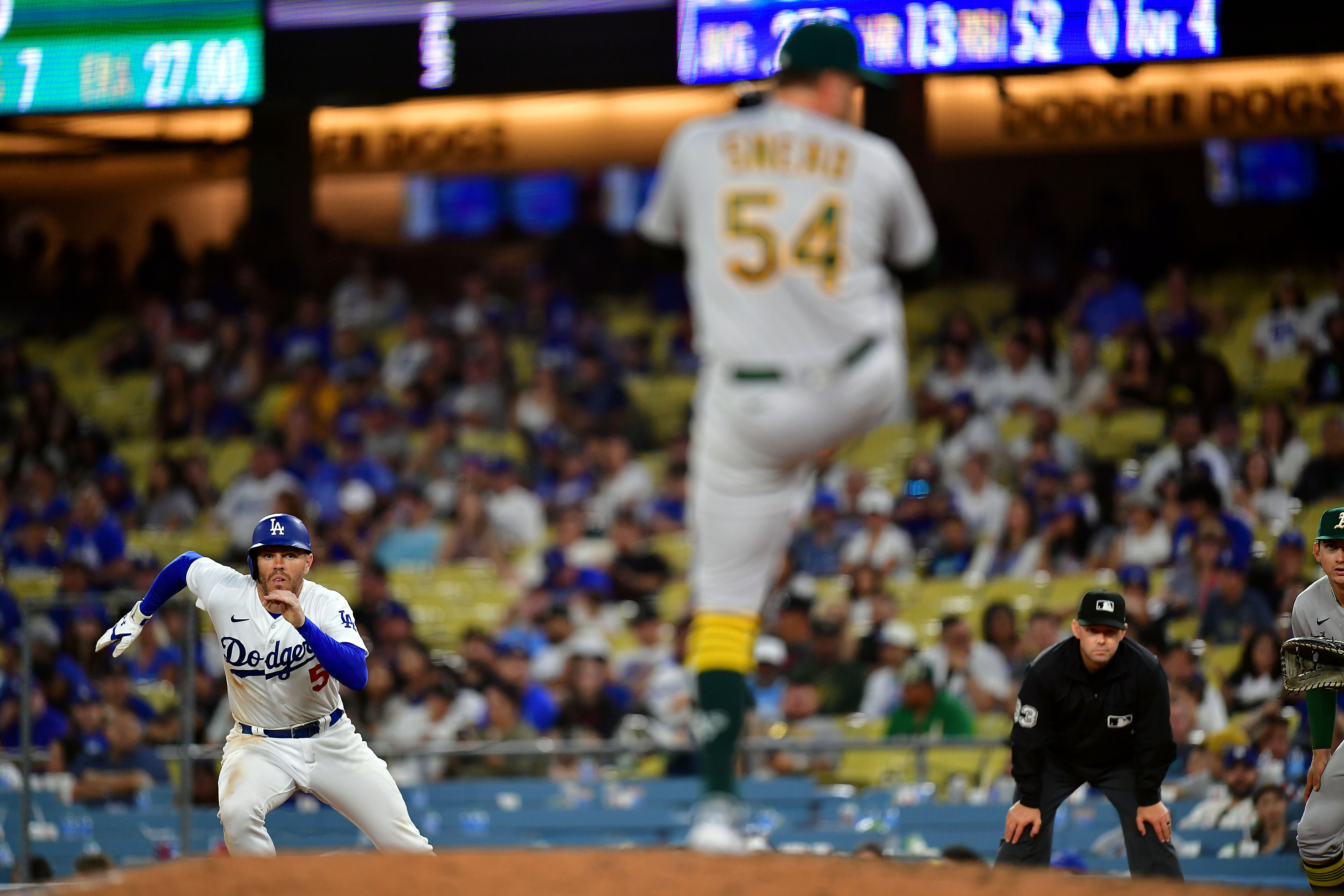 Lance Lynn wins Dodgers debut by giving them what they need to beat A's