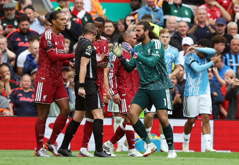 サッカー＝リバプールGKアリソンに罰金、電子ボード蹴って破損