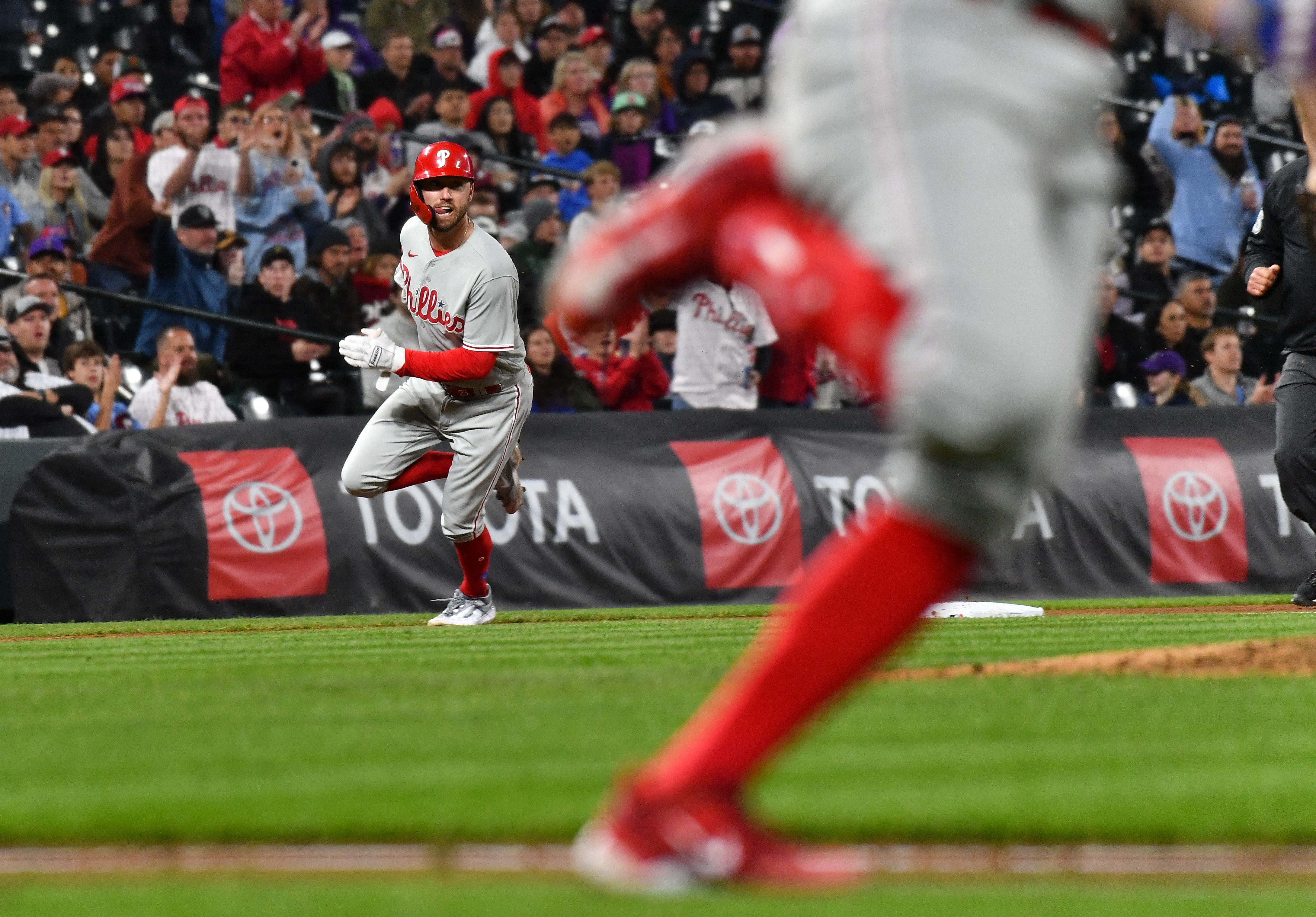 Bryce Harper's HR cements Phils' 7-4 win over Rockies